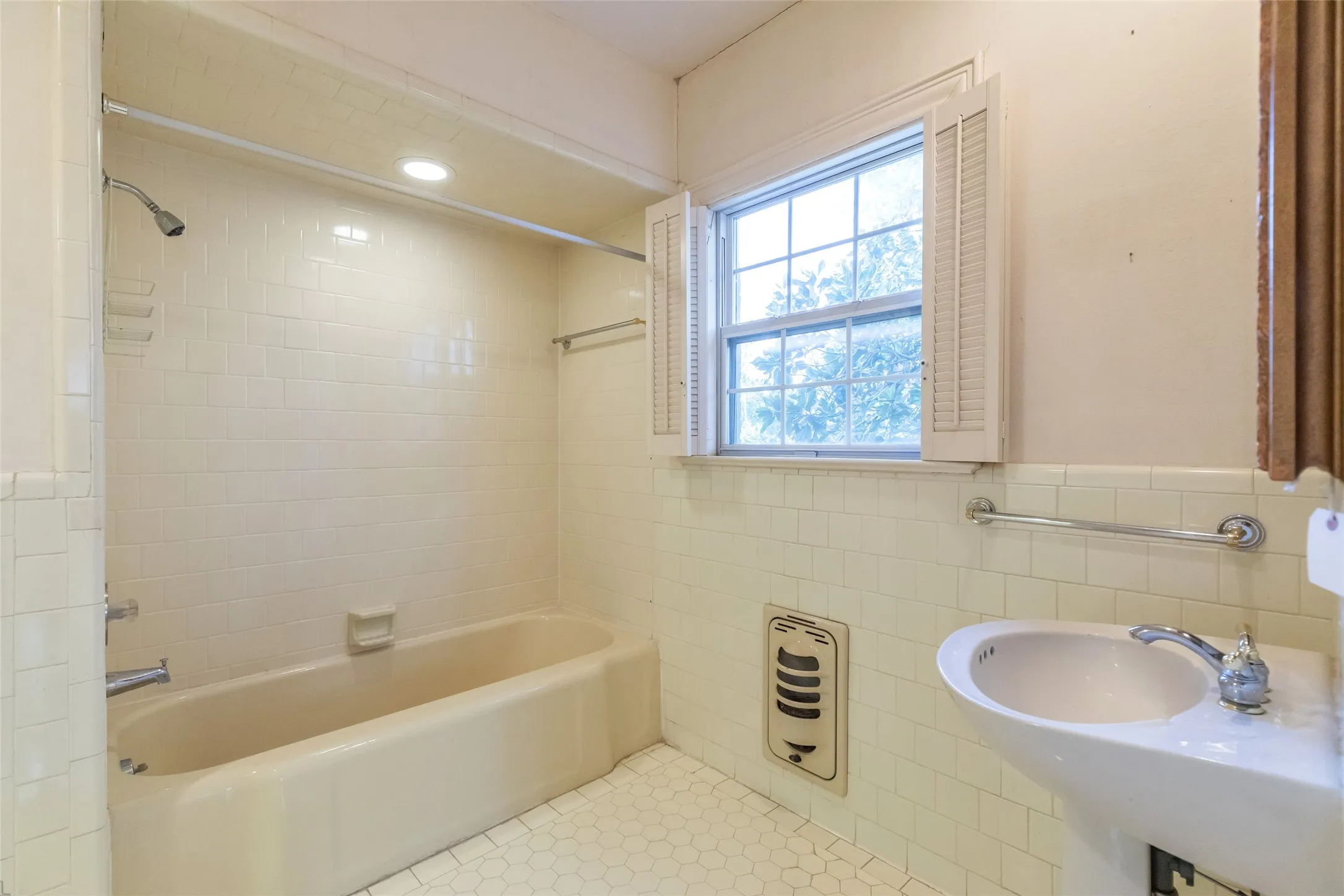 Upstairs Bathroom 3
