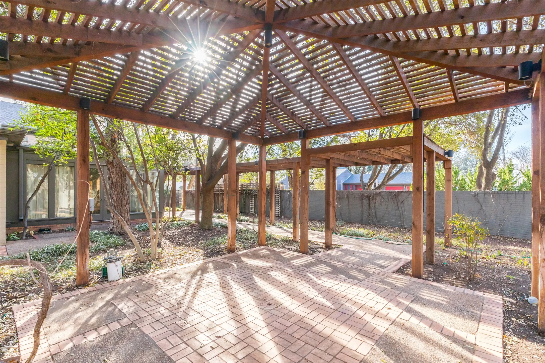Single Family Residence For Sale in Taylor County , 1142 Sylvan Drive, Abilene, Texas 79605, 4 Bedroom, 6 Bathroom, 2 Garage spaces, 5,095 Sqft, built in 1940, Preowned, mls#21191792, Real Estate Agent in Abilene, Homes For Sale in Taylor county, Homes For Sale in Abilene, Realtor in Abilene Texas, Real Estate Brokerage Independent Realty Texas, Luminita Cordes Realtor
