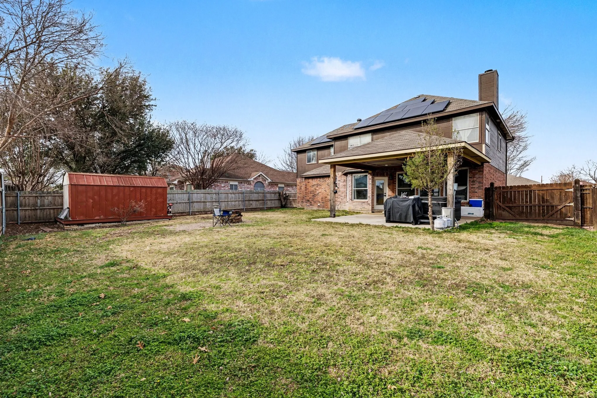 Single Family Residence For Sale in Tarrant County , 6715 Canyon Creek Drive, Arlington, Texas 76001, 5 Bedroom, 3 Bathroom, 2 Garage spaces, 2,292 Sqft, built in 1995, Preowned, mls#21191629, Real Estate Agent in Arlington, Homes For Sale in Tarrant county, Homes For Sale in Arlington, Realtor in Arlington Texas, Real Estate Brokerage Independent Realty Texas, Luminita Cordes Realtor