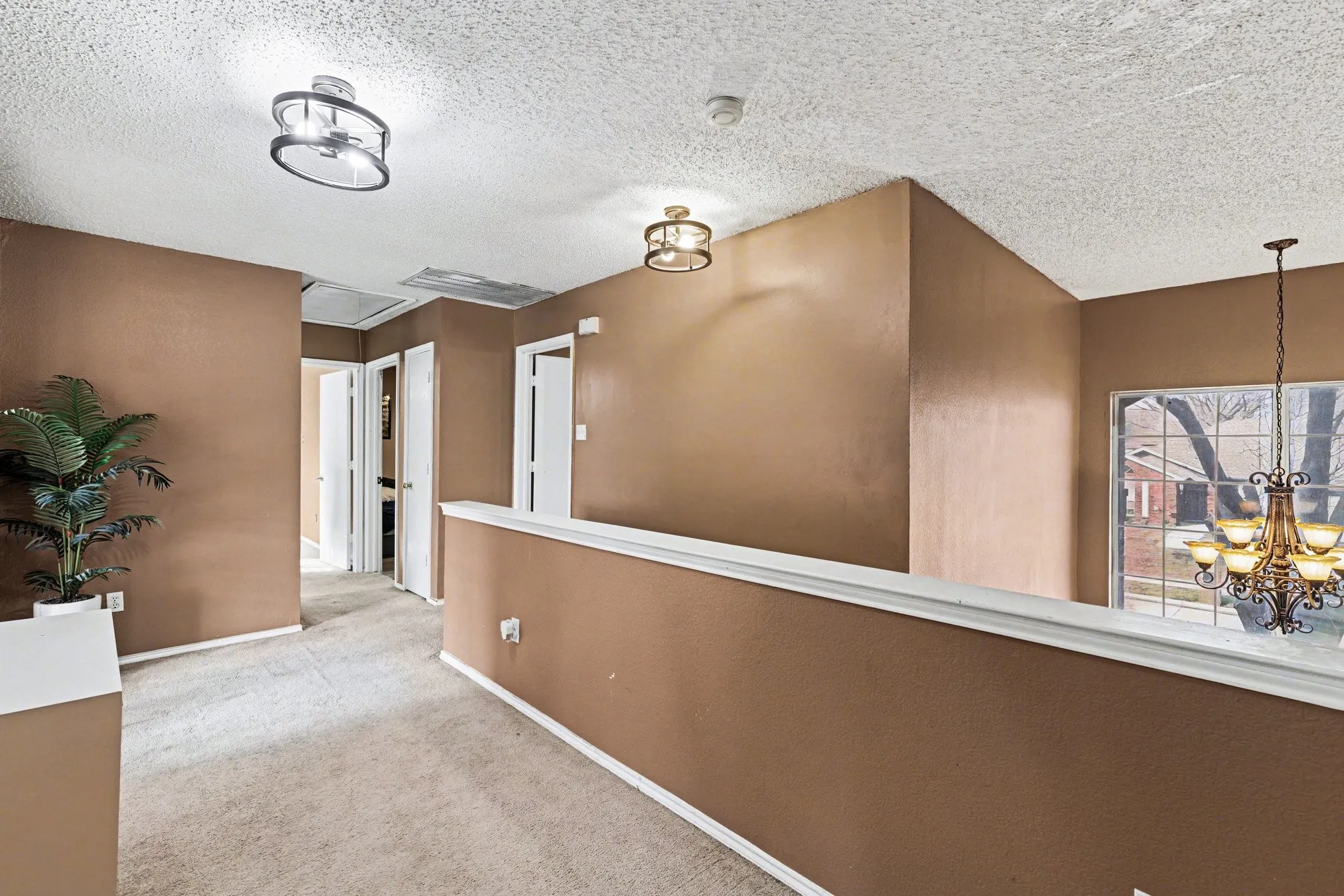 Single Family Residence For Sale in Tarrant County , 6715 Canyon Creek Drive, Arlington, Texas 76001, 5 Bedroom, 3 Bathroom, 2 Garage spaces, 2,292 Sqft, built in 1995, Preowned, mls#21191629, Real Estate Agent in Arlington, Homes For Sale in Tarrant county, Homes For Sale in Arlington, Realtor in Arlington Texas, Real Estate Brokerage Independent Realty Texas, Luminita Cordes Realtor