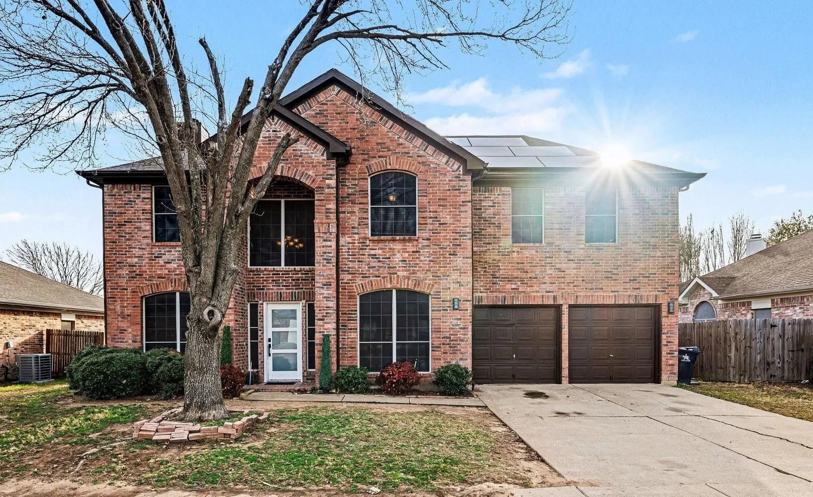 Single Family Residence For Sale in Tarrant County , 6715 Canyon Creek Drive, Arlington, Texas 76001, 5 Bedroom, 3 Bathroom, 2 Garage spaces, 2,292 Sqft, built in 1995, Preowned, mls#21191629, Real Estate Agent in Arlington, Homes For Sale in Tarrant county, Homes For Sale in Arlington, Realtor in Arlington Texas, Real Estate Brokerage Independent Realty Texas, Luminita Cordes Realtor