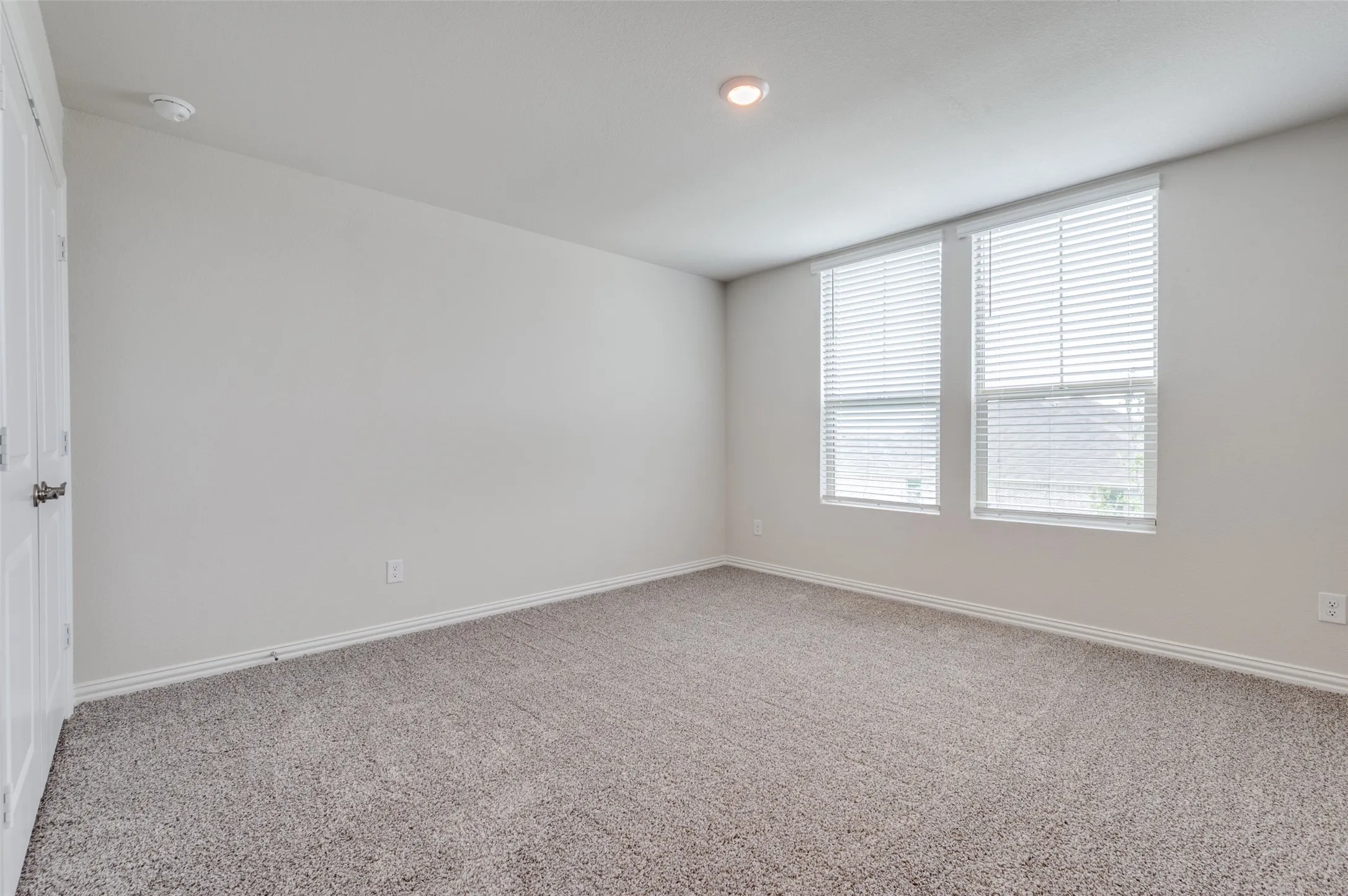 Single Family Residence For Sale in Denton County , 3308 Kingsdown Drive, Denton, Texas 76207, 5 Bedroom, 3 Bathroom, 2 Garage spaces, 3,052 Sqft, built in 2023, Preowned, mls#21187922, Real Estate Agent in Denton, Homes For Sale in Denton county, Homes For Sale in Denton, Realtor in Denton Texas, Real Estate Brokerage Independent Realty Texas, Luminita Cordes Realtor