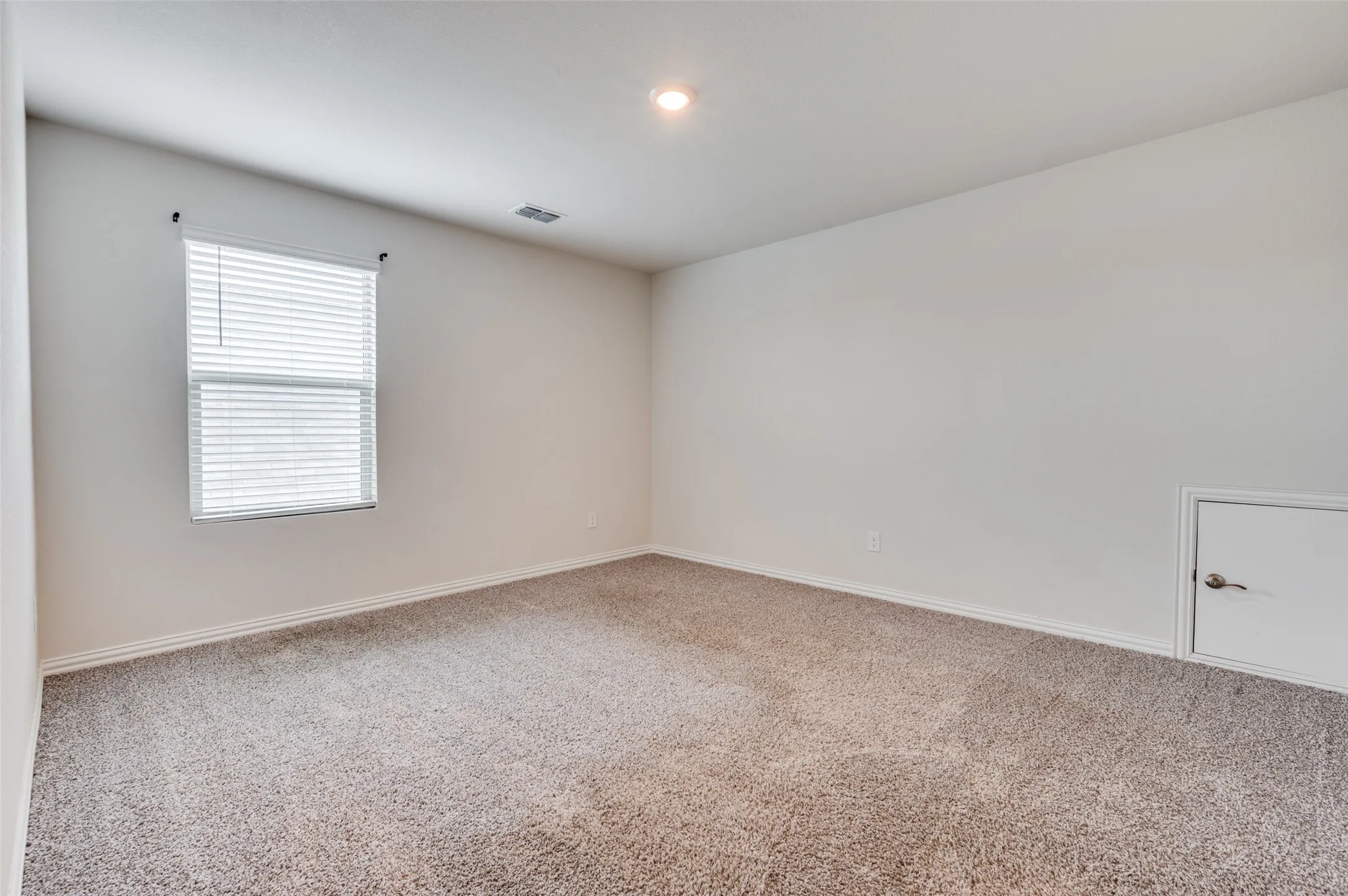 Single Family Residence For Sale in Denton County , 3308 Kingsdown Drive, Denton, Texas 76207, 5 Bedroom, 3 Bathroom, 2 Garage spaces, 3,052 Sqft, built in 2023, Preowned, mls#21187922, Real Estate Agent in Denton, Homes For Sale in Denton county, Homes For Sale in Denton, Realtor in Denton Texas, Real Estate Brokerage Independent Realty Texas, Luminita Cordes Realtor