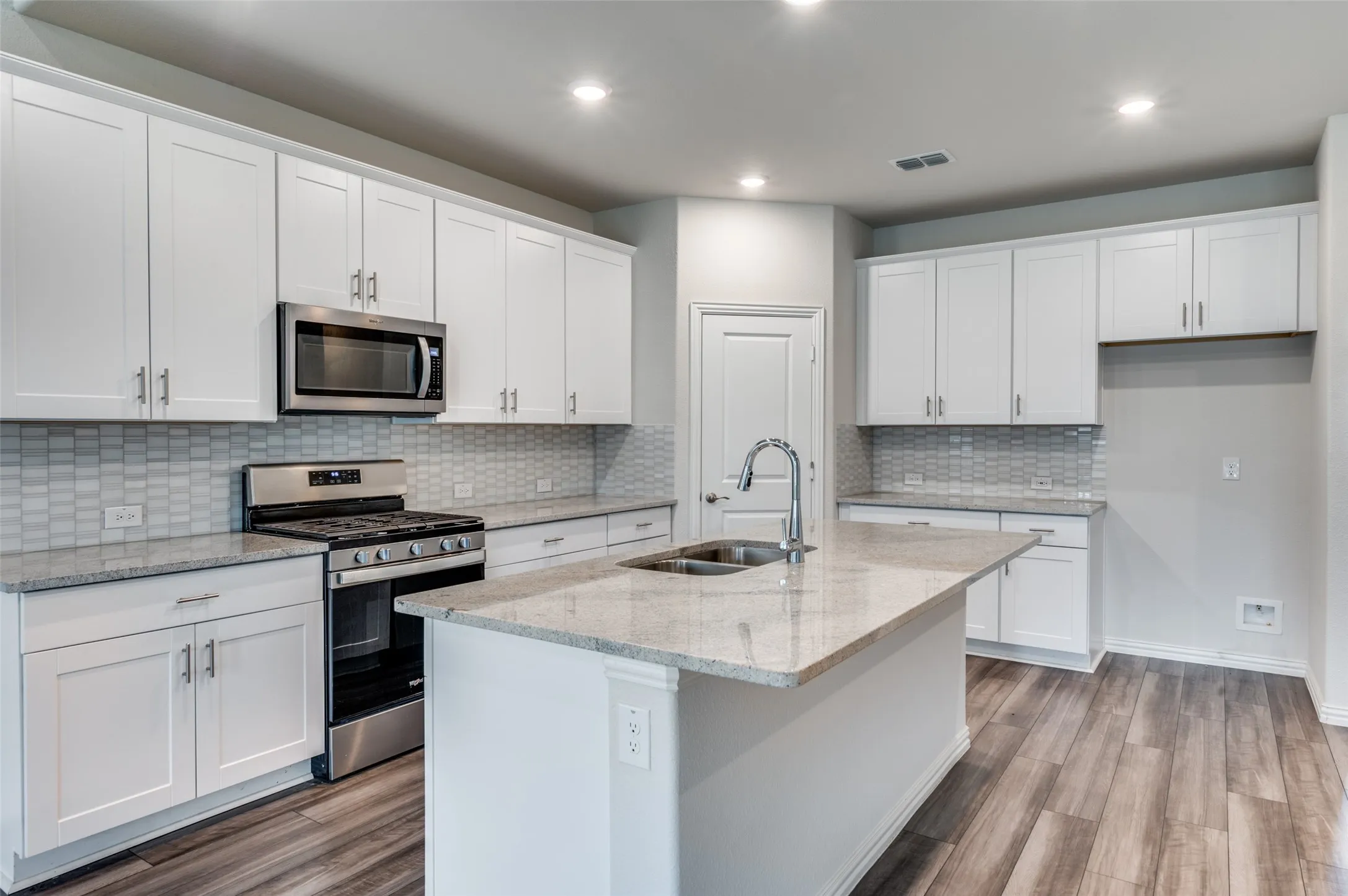 Single Family Residence For Sale in Denton County , 3308 Kingsdown Drive, Denton, Texas 76207, 5 Bedroom, 3 Bathroom, 2 Garage spaces, 3,052 Sqft, built in 2023, Preowned, mls#21187922, Real Estate Agent in Denton, Homes For Sale in Denton county, Homes For Sale in Denton, Realtor in Denton Texas, Real Estate Brokerage Independent Realty Texas, Luminita Cordes Realtor
