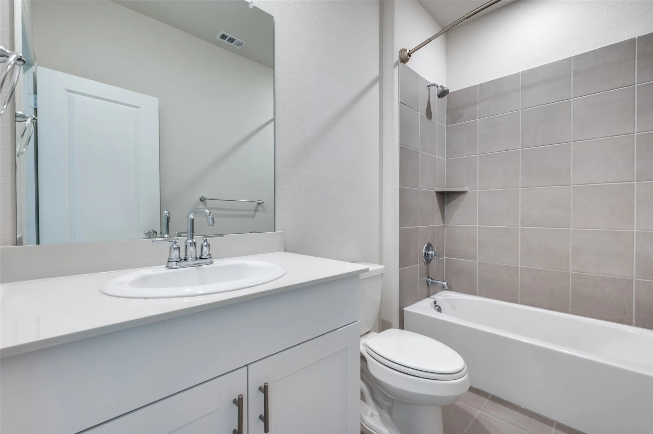 Single Family Residence For Sale in Denton County , 3308 Kingsdown Drive, Denton, Texas 76207, 5 Bedroom, 3 Bathroom, 2 Garage spaces, 3,052 Sqft, built in 2023, Preowned, mls#21187922, Real Estate Agent in Denton, Homes For Sale in Denton county, Homes For Sale in Denton, Realtor in Denton Texas, Real Estate Brokerage Independent Realty Texas, Luminita Cordes Realtor