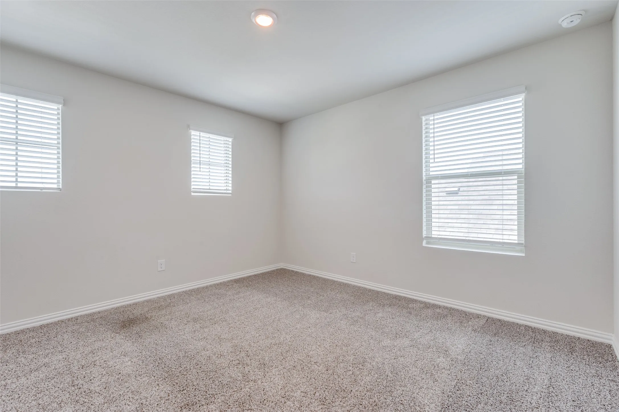 Single Family Residence For Sale in Denton County , 3308 Kingsdown Drive, Denton, Texas 76207, 5 Bedroom, 3 Bathroom, 2 Garage spaces, 3,052 Sqft, built in 2023, Preowned, mls#21187922, Real Estate Agent in Denton, Homes For Sale in Denton county, Homes For Sale in Denton, Realtor in Denton Texas, Real Estate Brokerage Independent Realty Texas, Luminita Cordes Realtor