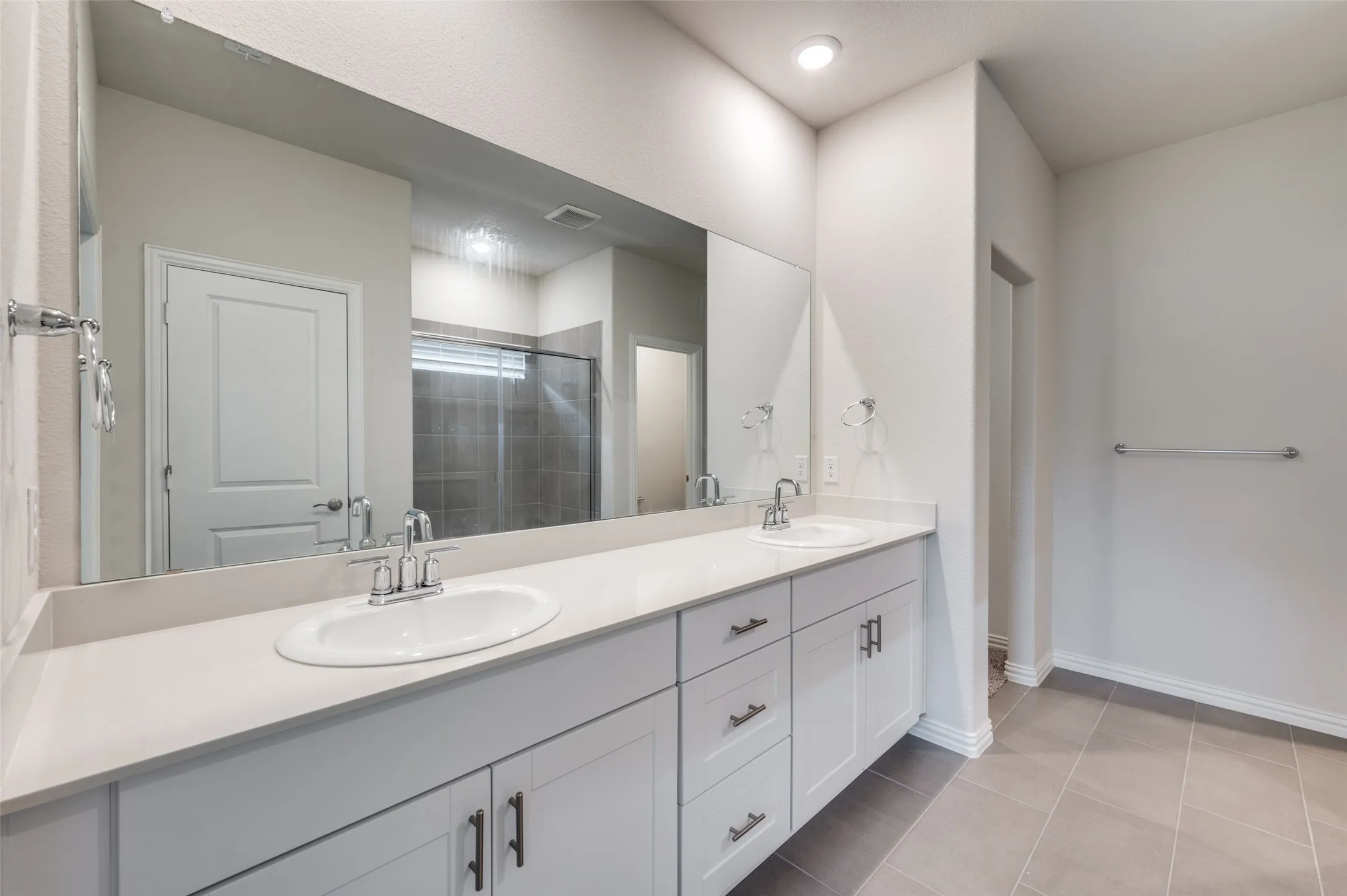 Single Family Residence For Sale in Denton County , 3308 Kingsdown Drive, Denton, Texas 76207, 5 Bedroom, 3 Bathroom, 2 Garage spaces, 3,052 Sqft, built in 2023, Preowned, mls#21187922, Real Estate Agent in Denton, Homes For Sale in Denton county, Homes For Sale in Denton, Realtor in Denton Texas, Real Estate Brokerage Independent Realty Texas, Luminita Cordes Realtor