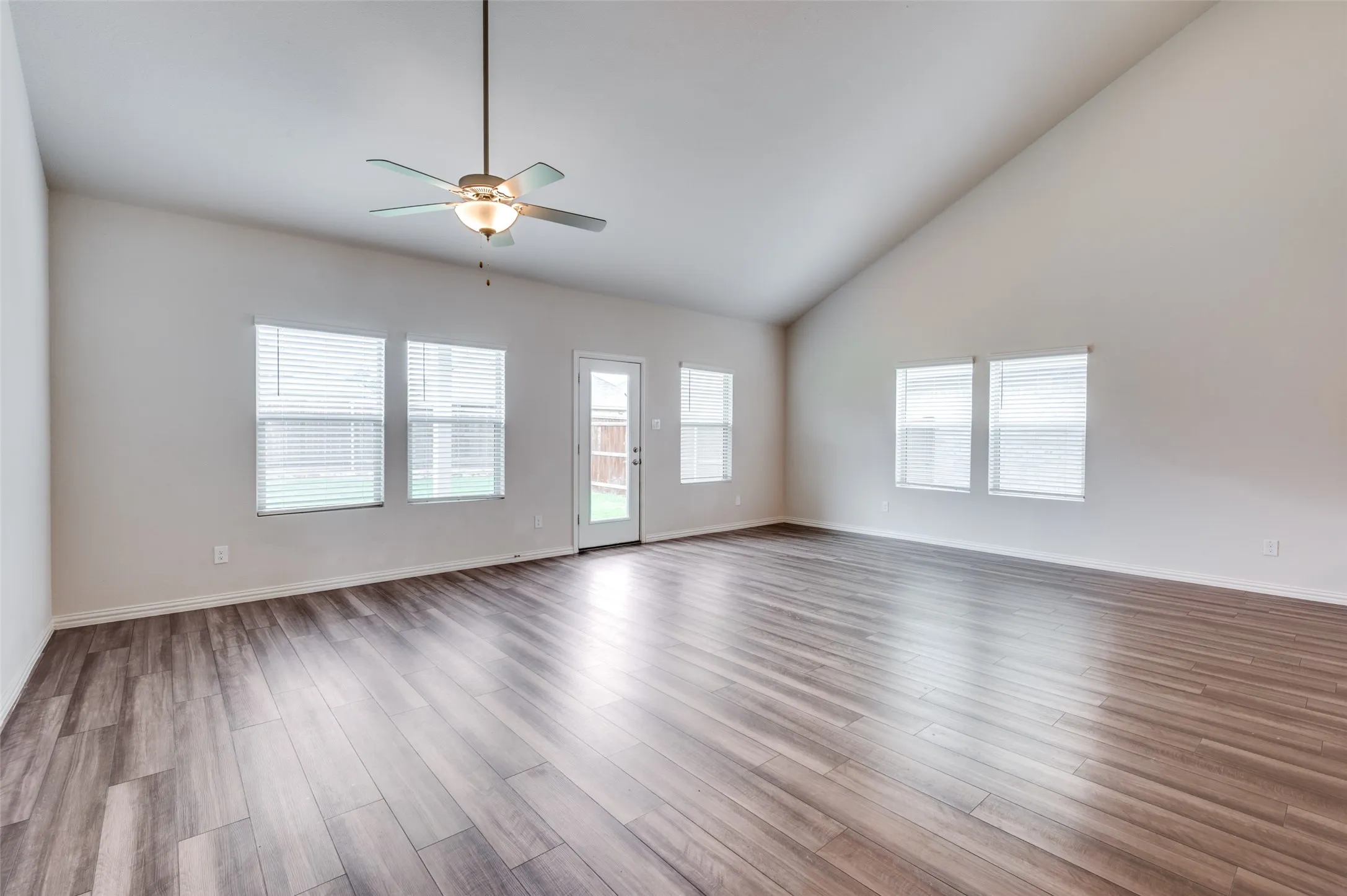 Single Family Residence For Sale in Denton County , 3308 Kingsdown Drive, Denton, Texas 76207, 5 Bedroom, 3 Bathroom, 2 Garage spaces, 3,052 Sqft, built in 2023, Preowned, mls#21187922, Real Estate Agent in Denton, Homes For Sale in Denton county, Homes For Sale in Denton, Realtor in Denton Texas, Real Estate Brokerage Independent Realty Texas, Luminita Cordes Realtor