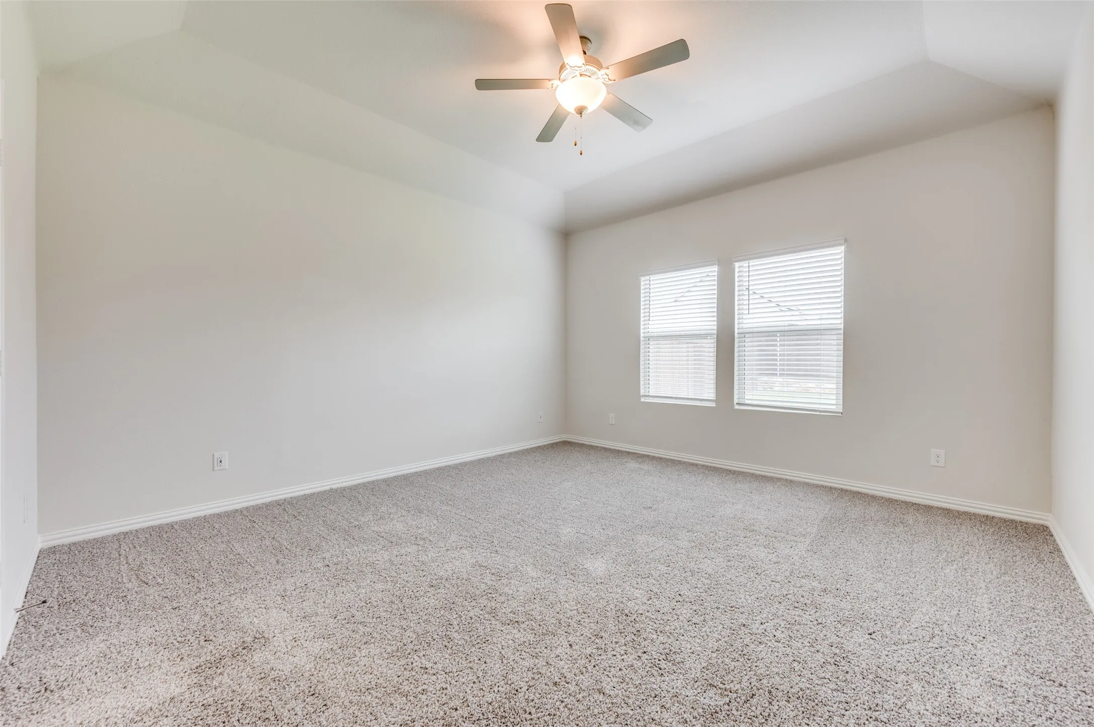 Single Family Residence For Sale in Denton County , 3308 Kingsdown Drive, Denton, Texas 76207, 5 Bedroom, 3 Bathroom, 2 Garage spaces, 3,052 Sqft, built in 2023, Preowned, mls#21187922, Real Estate Agent in Denton, Homes For Sale in Denton county, Homes For Sale in Denton, Realtor in Denton Texas, Real Estate Brokerage Independent Realty Texas, Luminita Cordes Realtor