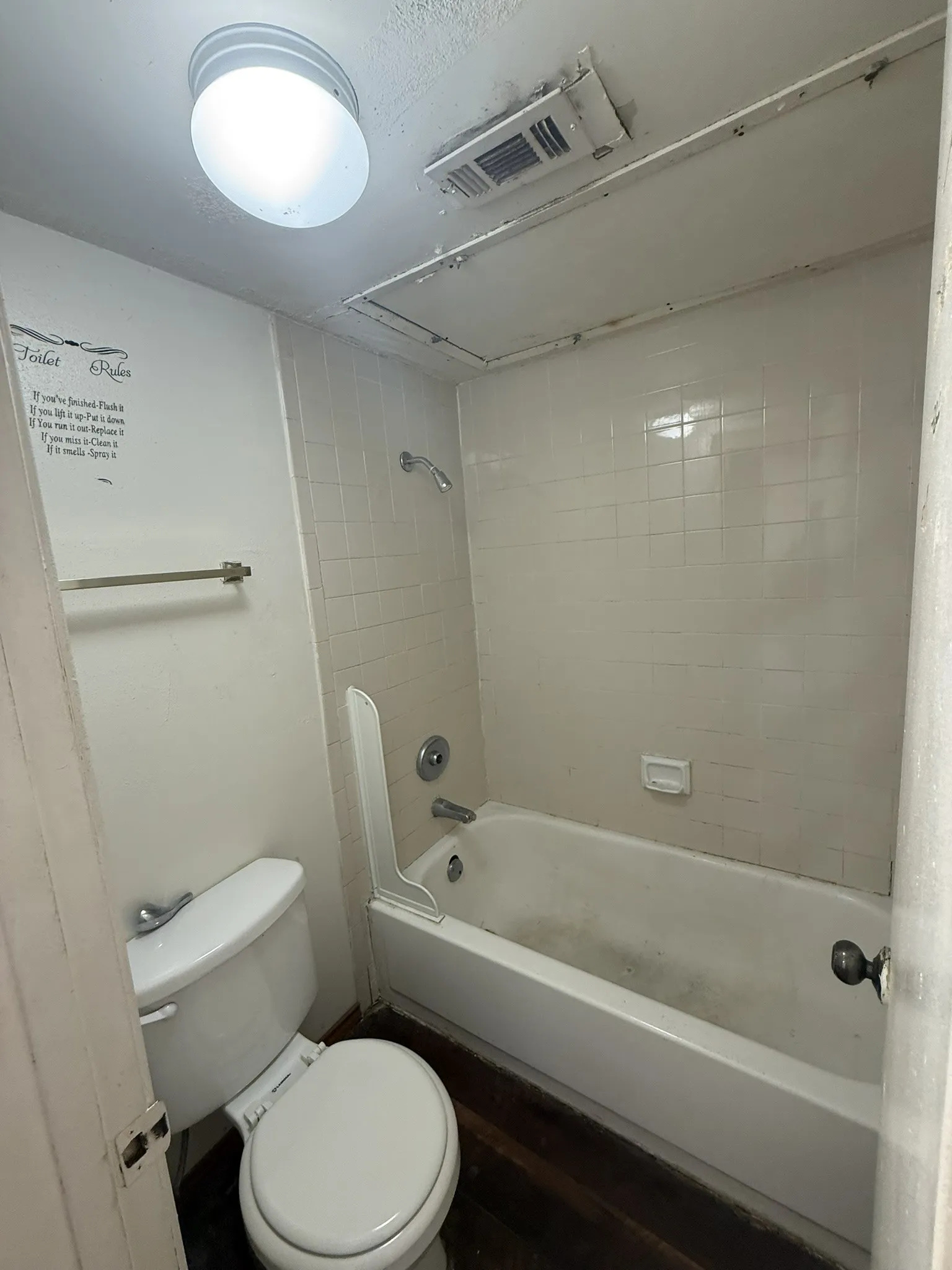 Condominium For Sale in Dallas County , 6050 Melody Lane 324, Dallas, Texas 75231, 1 Bedroom, 1 Bathroom, Garage spaces, 623 Sqft, built in 1979, Preowned, mls#21192347, Real Estate Agent in Dallas, Homes For Sale in Dallas county, Homes For Sale in Dallas, Realtor in Dallas Texas, Real Estate Brokerage Independent Realty Texas, Luminita Cordes Realtor