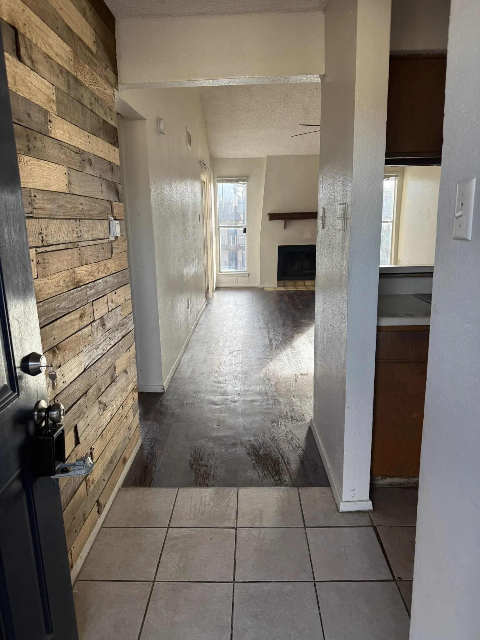 Condominium For Sale in Dallas County , 6050 Melody Lane 324, Dallas, Texas 75231, 1 Bedroom, 1 Bathroom, Garage spaces, 623 Sqft, built in 1979, Preowned, mls#21192347, Real Estate Agent in Dallas, Homes For Sale in Dallas county, Homes For Sale in Dallas, Realtor in Dallas Texas, Real Estate Brokerage Independent Realty Texas, Luminita Cordes Realtor