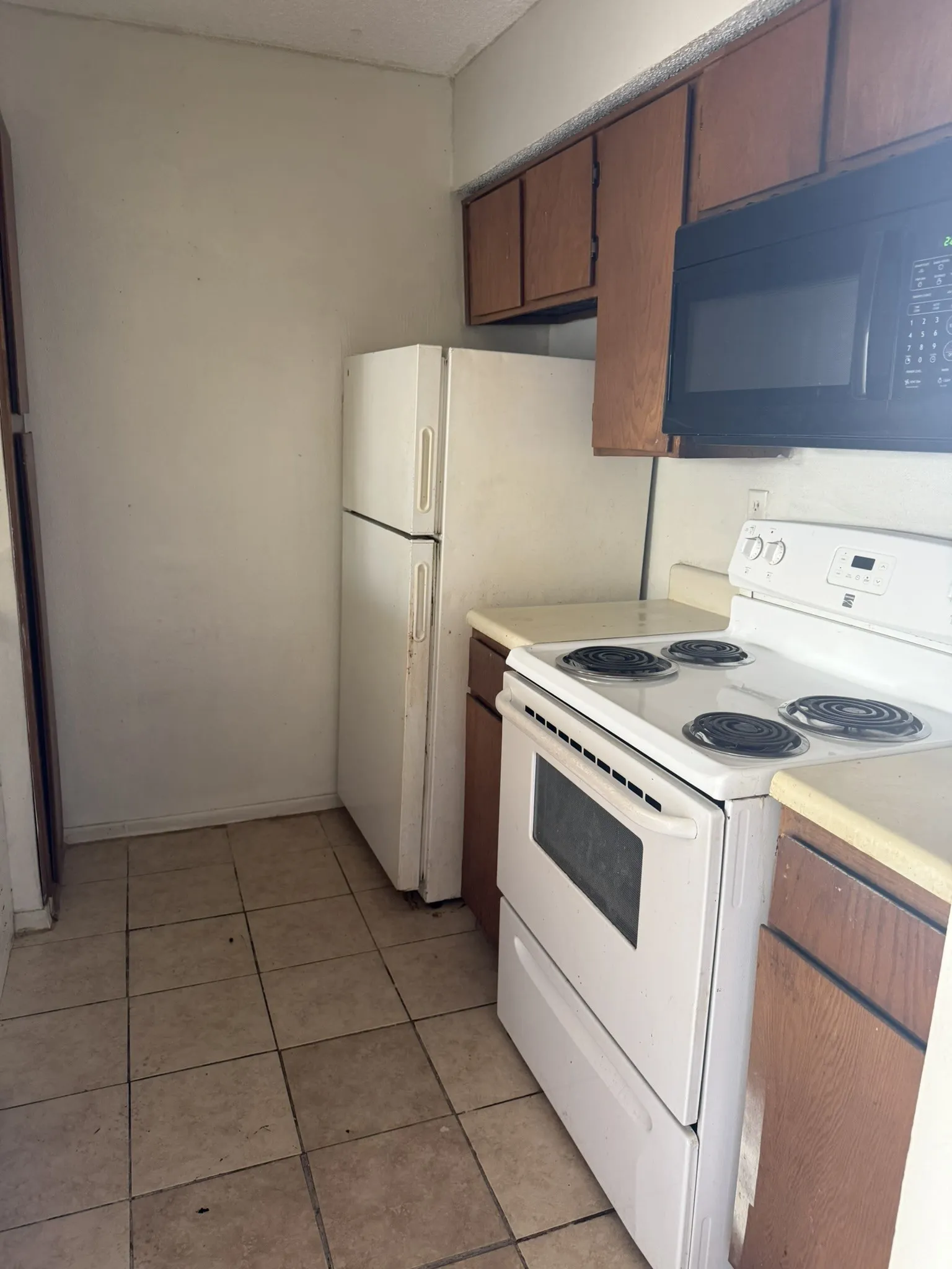 Condominium For Sale in Dallas County , 6050 Melody Lane 324, Dallas, Texas 75231, 1 Bedroom, 1 Bathroom, Garage spaces, 623 Sqft, built in 1979, Preowned, mls#21192347, Real Estate Agent in Dallas, Homes For Sale in Dallas county, Homes For Sale in Dallas, Realtor in Dallas Texas, Real Estate Brokerage Independent Realty Texas, Luminita Cordes Realtor