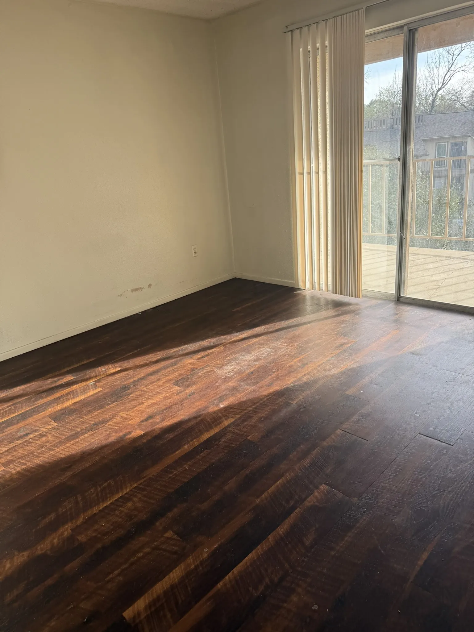 Condominium For Sale in Dallas County , 6050 Melody Lane 324, Dallas, Texas 75231, 1 Bedroom, 1 Bathroom, Garage spaces, 623 Sqft, built in 1979, Preowned, mls#21192347, Real Estate Agent in Dallas, Homes For Sale in Dallas county, Homes For Sale in Dallas, Realtor in Dallas Texas, Real Estate Brokerage Independent Realty Texas, Luminita Cordes Realtor