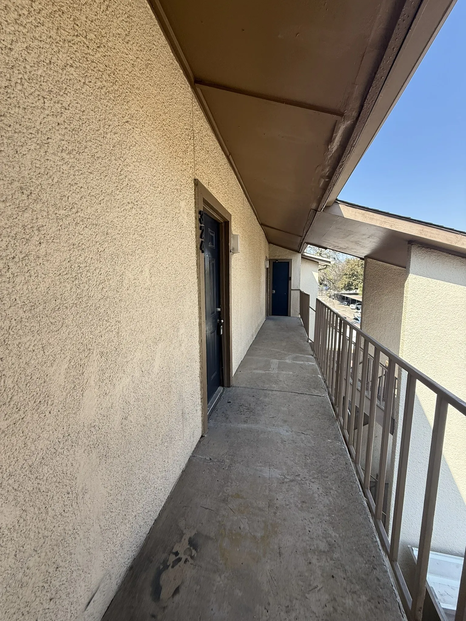 Condominium For Sale in Dallas County , 6050 Melody Lane 324, Dallas, Texas 75231, 1 Bedroom, 1 Bathroom, Garage spaces, 623 Sqft, built in 1979, Preowned, mls#21192347, Real Estate Agent in Dallas, Homes For Sale in Dallas county, Homes For Sale in Dallas, Realtor in Dallas Texas, Real Estate Brokerage Independent Realty Texas, Luminita Cordes Realtor
