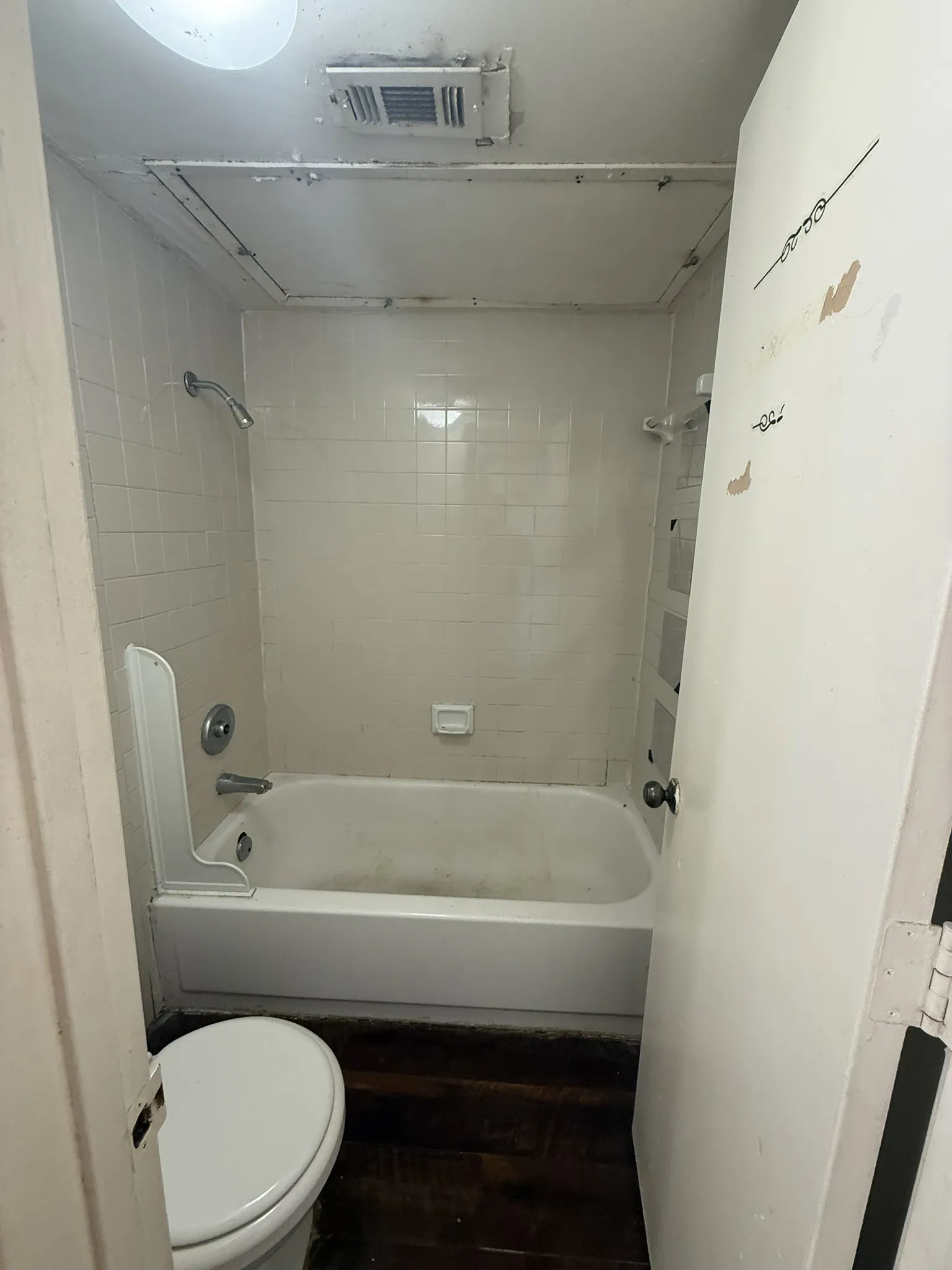 Condominium For Sale in Dallas County , 6050 Melody Lane 324, Dallas, Texas 75231, 1 Bedroom, 1 Bathroom, Garage spaces, 623 Sqft, built in 1979, Preowned, mls#21192347, Real Estate Agent in Dallas, Homes For Sale in Dallas county, Homes For Sale in Dallas, Realtor in Dallas Texas, Real Estate Brokerage Independent Realty Texas, Luminita Cordes Realtor