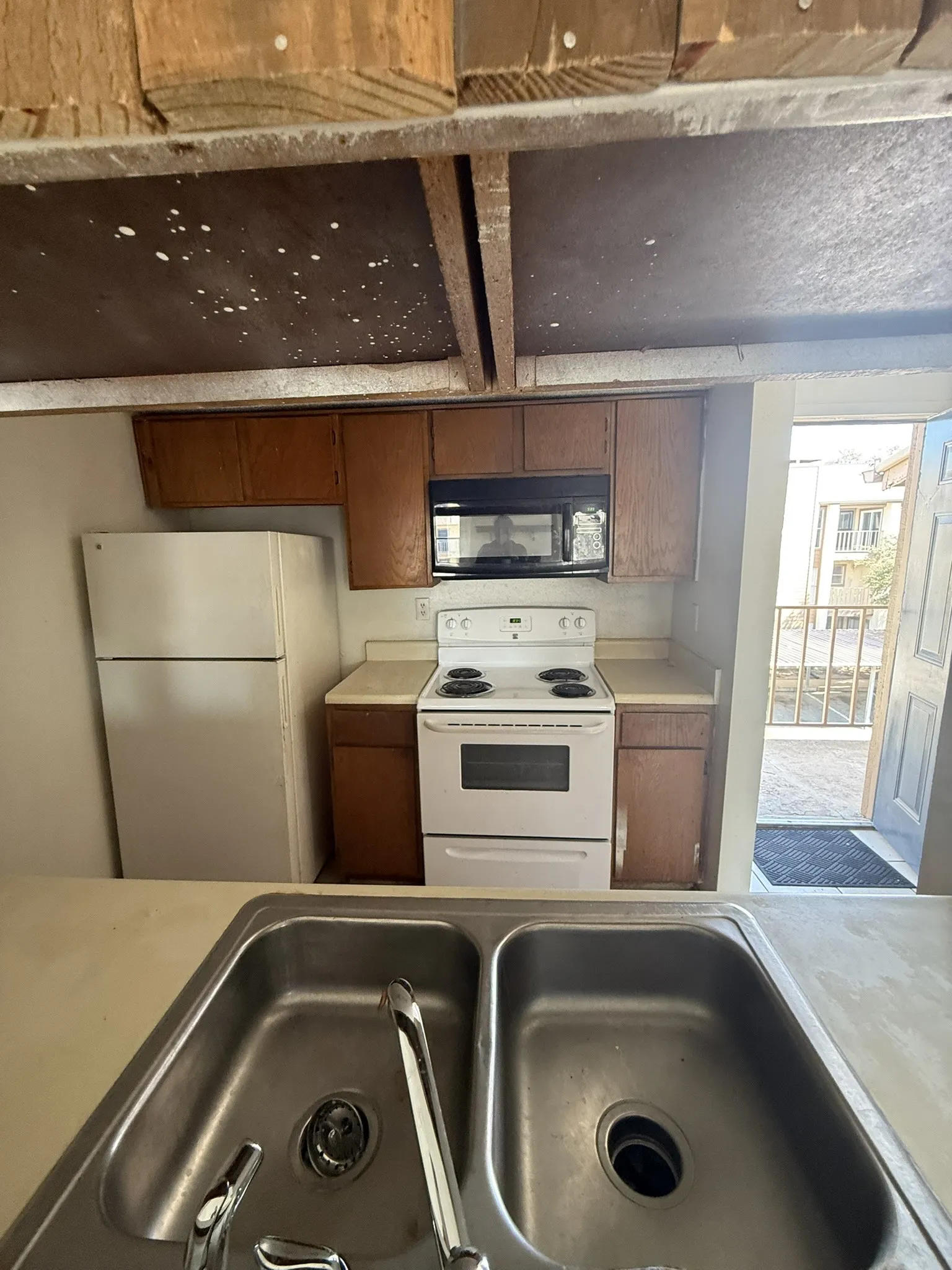 Condominium For Sale in Dallas County , 6050 Melody Lane 324, Dallas, Texas 75231, 1 Bedroom, 1 Bathroom, Garage spaces, 623 Sqft, built in 1979, Preowned, mls#21192347, Real Estate Agent in Dallas, Homes For Sale in Dallas county, Homes For Sale in Dallas, Realtor in Dallas Texas, Real Estate Brokerage Independent Realty Texas, Luminita Cordes Realtor