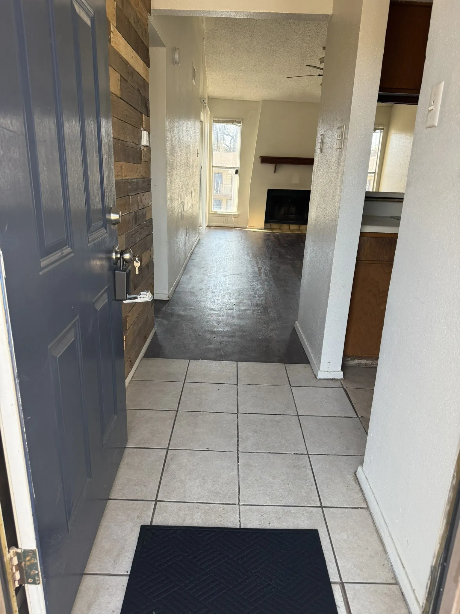 Condominium For Sale in Dallas County , 6050 Melody Lane 324, Dallas, Texas 75231, 1 Bedroom, 1 Bathroom, Garage spaces, 623 Sqft, built in 1979, Preowned, mls#21192347, Real Estate Agent in Dallas, Homes For Sale in Dallas county, Homes For Sale in Dallas, Realtor in Dallas Texas, Real Estate Brokerage Independent Realty Texas, Luminita Cordes Realtor