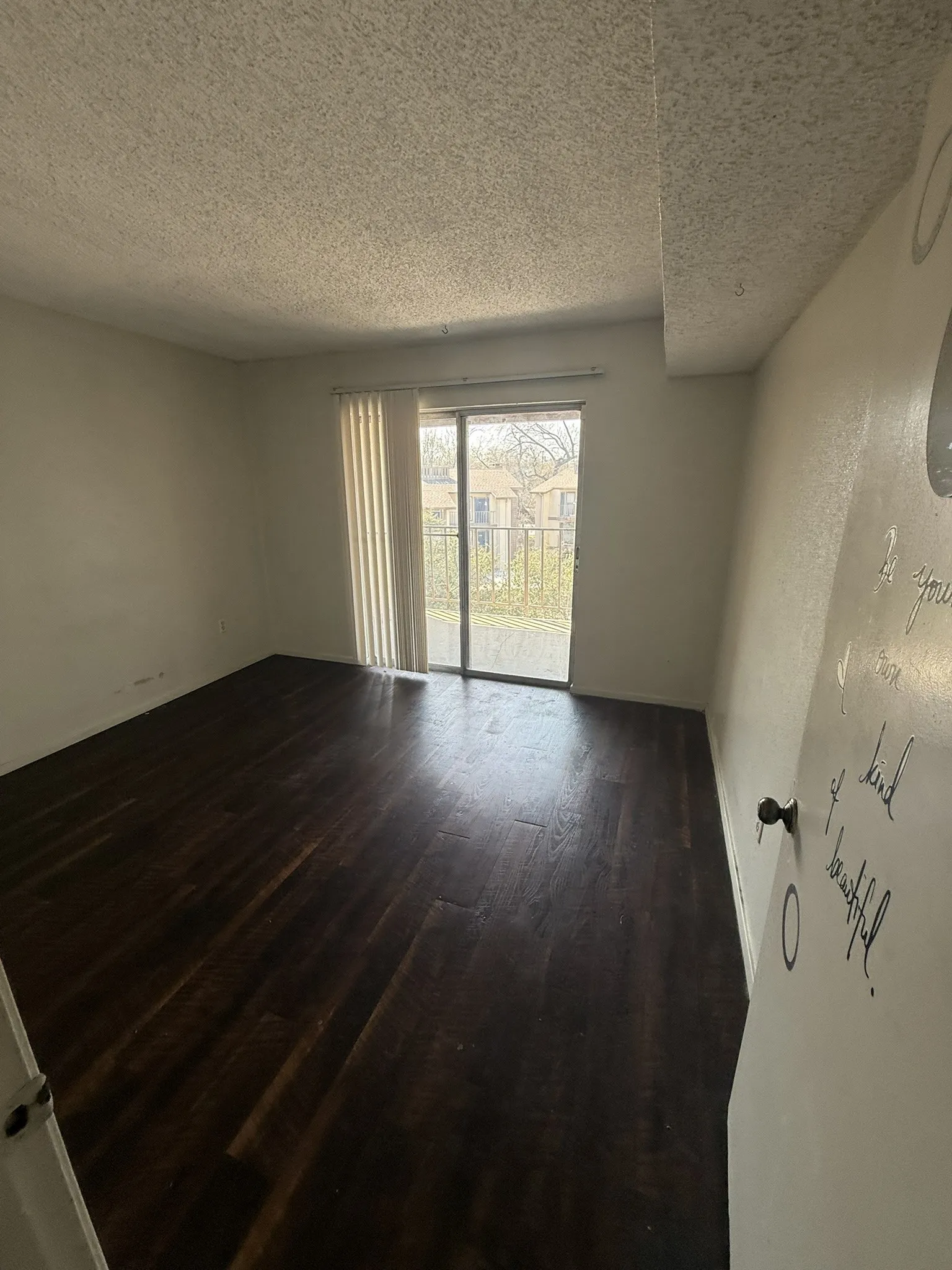 Condominium For Sale in Dallas County , 6050 Melody Lane 324, Dallas, Texas 75231, 1 Bedroom, 1 Bathroom, Garage spaces, 623 Sqft, built in 1979, Preowned, mls#21192347, Real Estate Agent in Dallas, Homes For Sale in Dallas county, Homes For Sale in Dallas, Realtor in Dallas Texas, Real Estate Brokerage Independent Realty Texas, Luminita Cordes Realtor