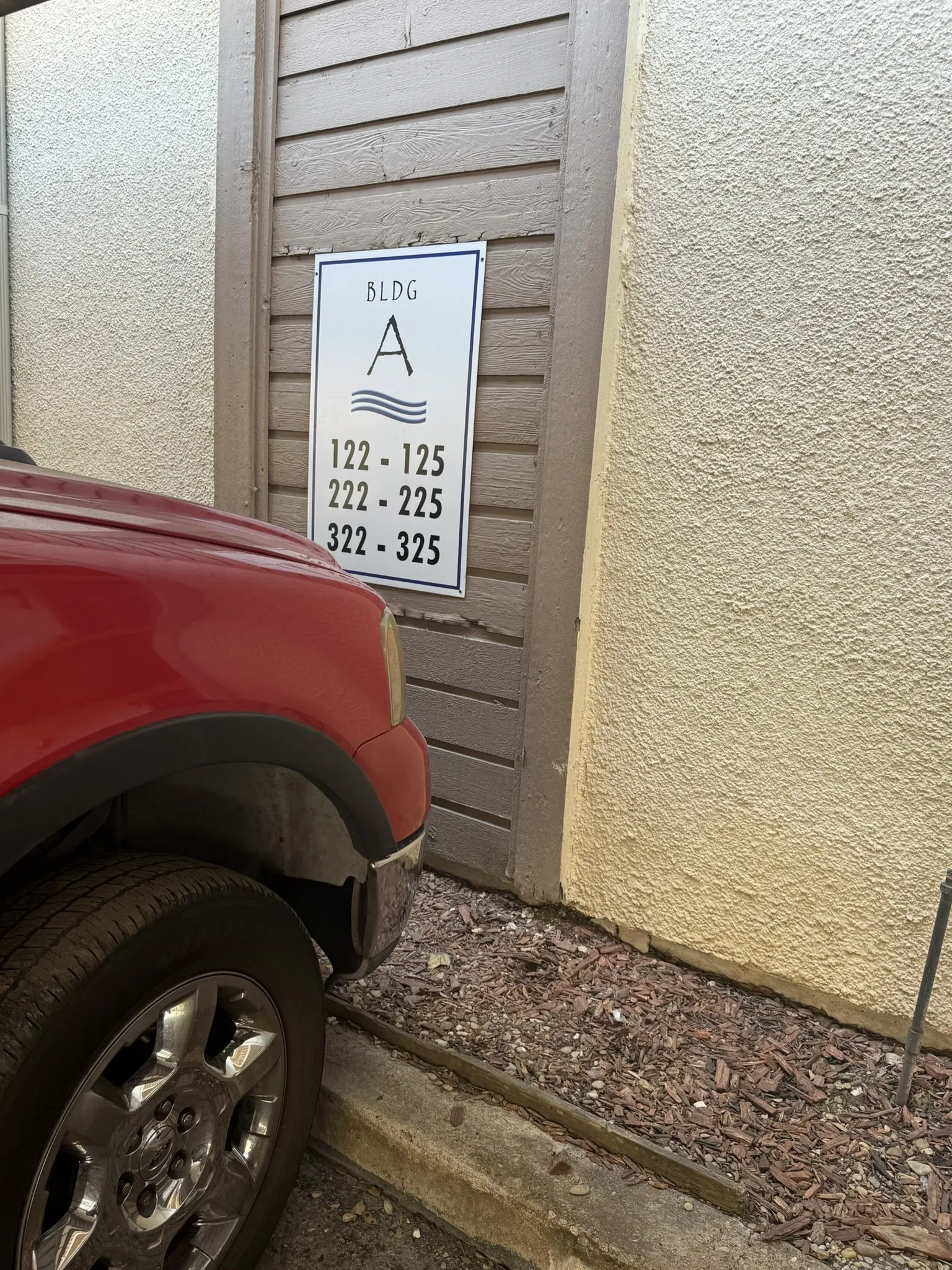 Condominium For Sale in Dallas County , 6050 Melody Lane 324, Dallas, Texas 75231, 1 Bedroom, 1 Bathroom, Garage spaces, 623 Sqft, built in 1979, Preowned, mls#21192347, Real Estate Agent in Dallas, Homes For Sale in Dallas county, Homes For Sale in Dallas, Realtor in Dallas Texas, Real Estate Brokerage Independent Realty Texas, Luminita Cordes Realtor