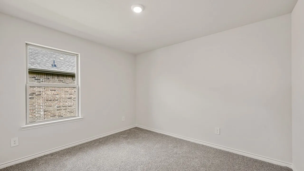 Carpeted room featuring a single window with white trim, a recessed ceiling light, and light-colored walls with matching baseboards