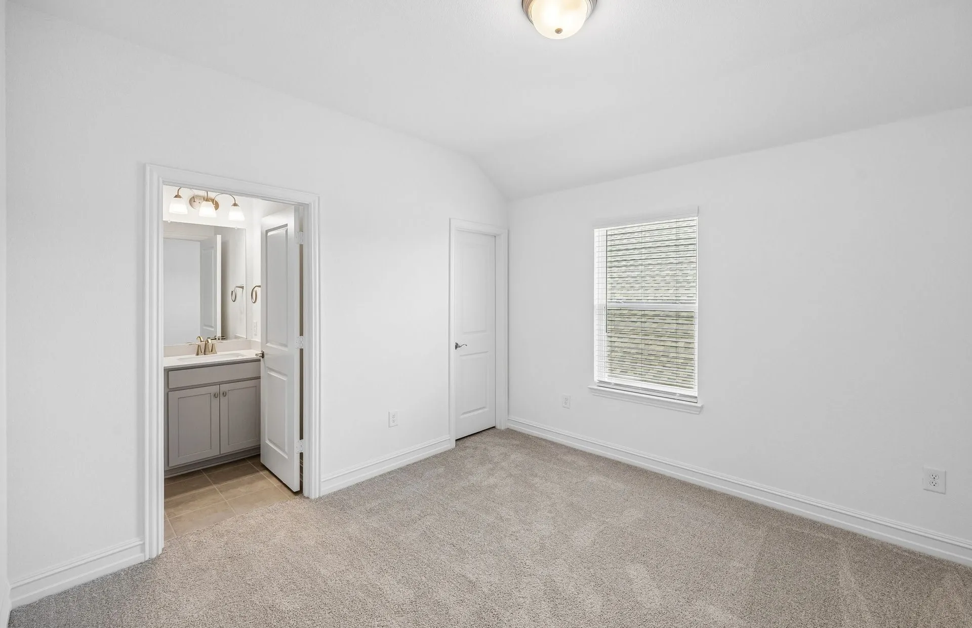 Secondary bedroom