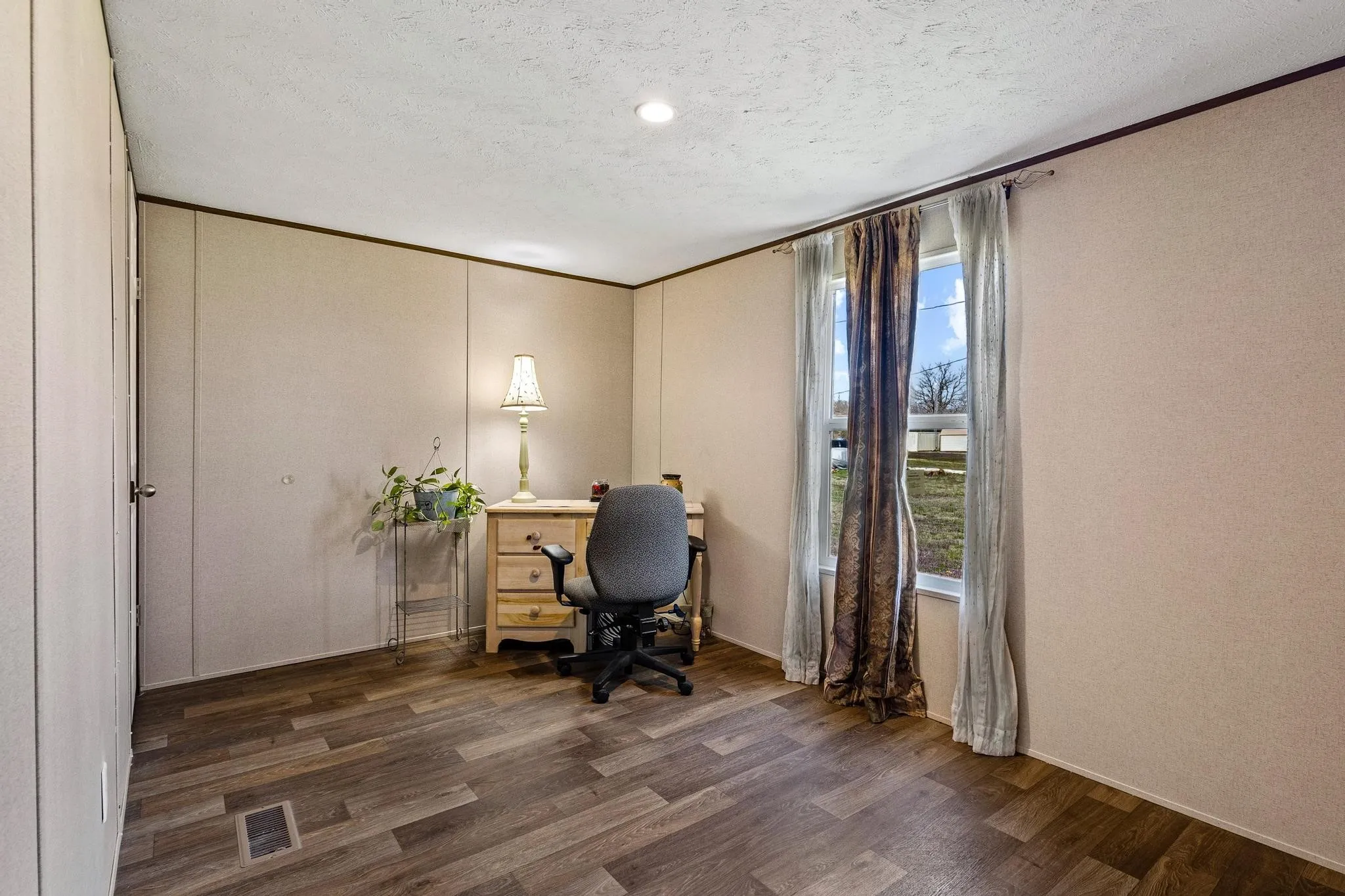 Mobile Home For Sale in Rains County , 385 Rs County Road 3374, Alba, Texas 75410, 2 Bedroom, 2 Bathroom, Garage spaces, 1,200 Sqft, built in 2023, Preowned, mls#21191873, Real Estate Agent in Alba, Homes For Sale in Rains county, Homes For Sale in Alba, Realtor in Alba Texas, Real Estate Brokerage Independent Realty Texas, Luminita Cordes Realtor