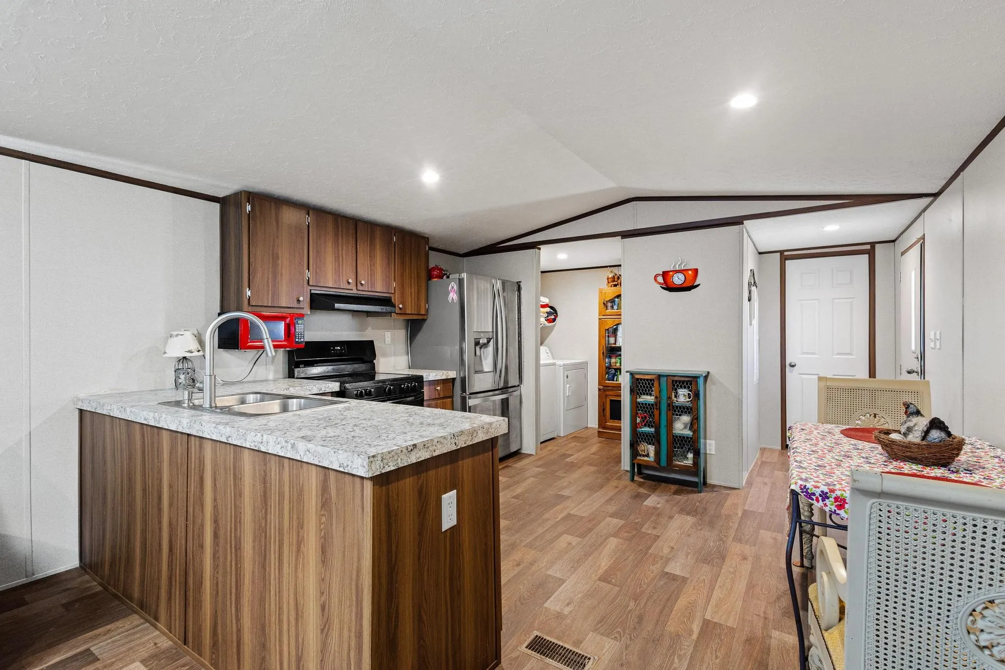 Mobile Home For Sale in Rains County , 385 Rs County Road 3374, Alba, Texas 75410, 2 Bedroom, 2 Bathroom, Garage spaces, 1,200 Sqft, built in 2023, Preowned, mls#21191873, Real Estate Agent in Alba, Homes For Sale in Rains county, Homes For Sale in Alba, Realtor in Alba Texas, Real Estate Brokerage Independent Realty Texas, Luminita Cordes Realtor