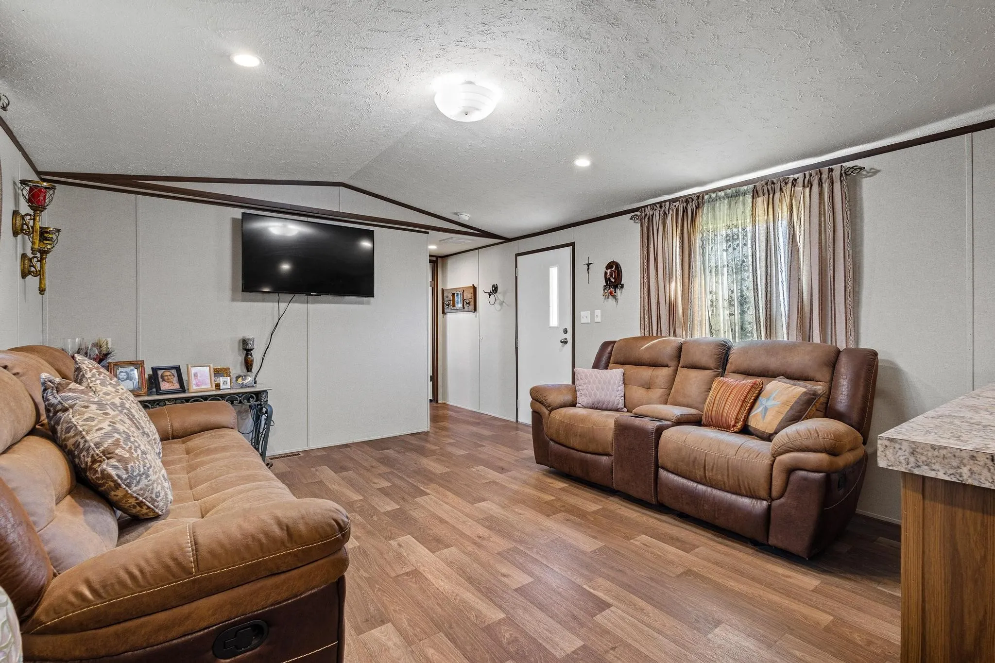 Mobile Home For Sale in Rains County , 385 Rs County Road 3374, Alba, Texas 75410, 2 Bedroom, 2 Bathroom, Garage spaces, 1,200 Sqft, built in 2023, Preowned, mls#21191873, Real Estate Agent in Alba, Homes For Sale in Rains county, Homes For Sale in Alba, Realtor in Alba Texas, Real Estate Brokerage Independent Realty Texas, Luminita Cordes Realtor
