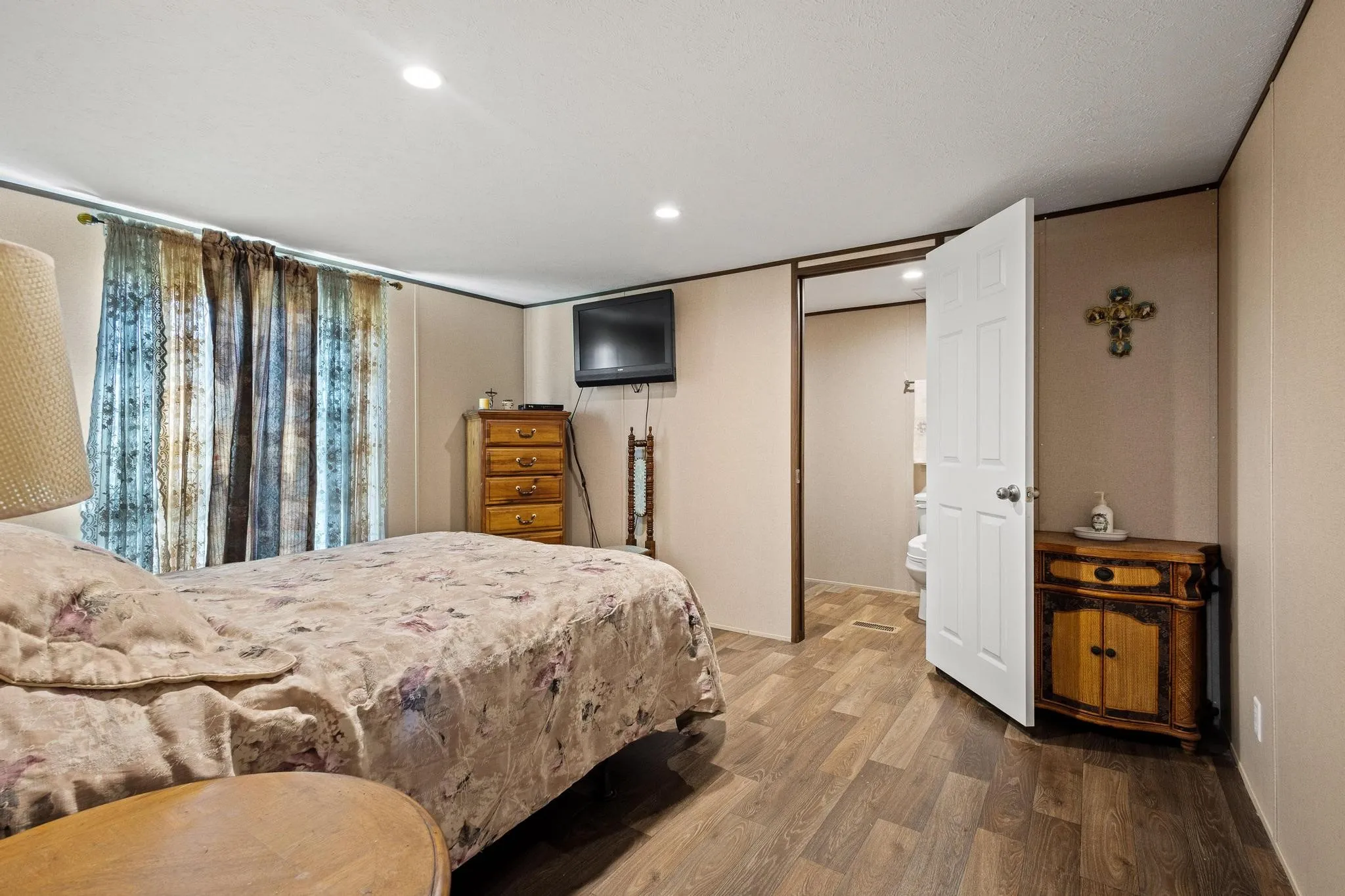 Mobile Home For Sale in Rains County , 385 Rs County Road 3374, Alba, Texas 75410, 2 Bedroom, 2 Bathroom, Garage spaces, 1,200 Sqft, built in 2023, Preowned, mls#21191873, Real Estate Agent in Alba, Homes For Sale in Rains county, Homes For Sale in Alba, Realtor in Alba Texas, Real Estate Brokerage Independent Realty Texas, Luminita Cordes Realtor