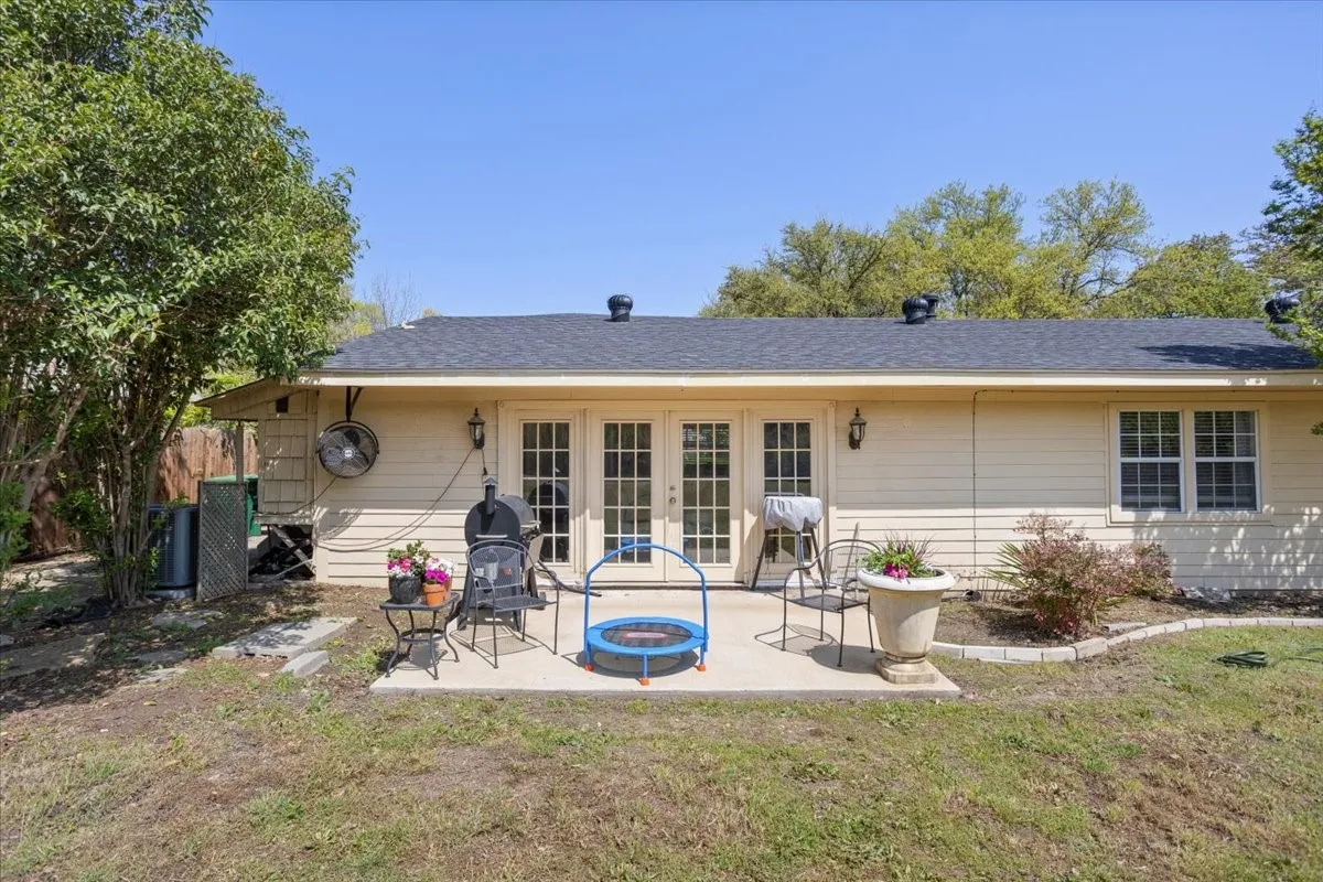 Single Family Residence For Rent in Tarrant County , 4109 Bilglade Road, Fort Worth, Texas 76109, 3 Bedrooms, 2 Bathrooms, 2 Garage spaces, 1,561 Sqft, built in 1955, Preowned, Price $2,900, mls#21191564, Real Estate Agent in Fort Worth, Homes For Rent in Tarrant county, Homes For Rent in Fort Worth, Realtor in Fort Worth Texas, Real Estate Brokerage Independent Realty Texas, Luminita Cordes Realtor