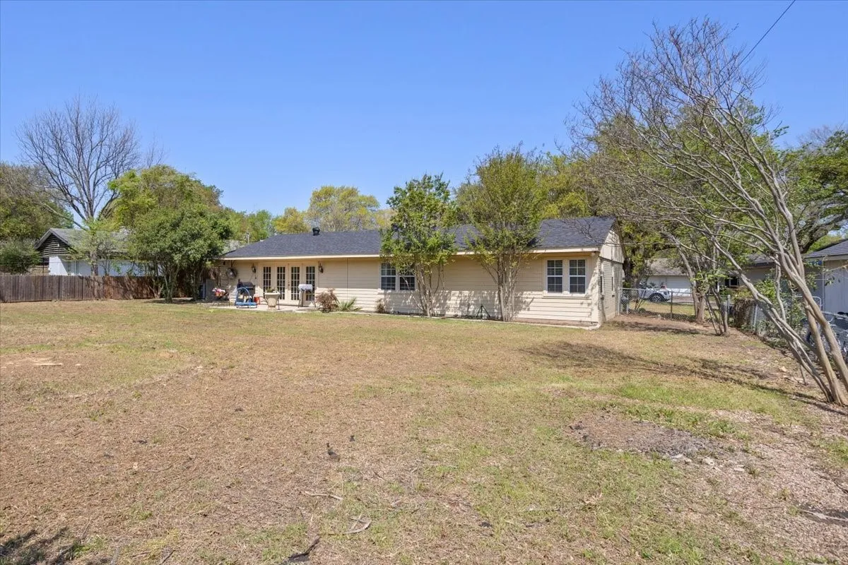 Single Family Residence For Rent in Tarrant County , 4109 Bilglade Road, Fort Worth, Texas 76109, 3 Bedrooms, 2 Bathrooms, 2 Garage spaces, 1,561 Sqft, built in 1955, Preowned, Price $2,900, mls#21191564, Real Estate Agent in Fort Worth, Homes For Rent in Tarrant county, Homes For Rent in Fort Worth, Realtor in Fort Worth Texas, Real Estate Brokerage Independent Realty Texas, Luminita Cordes Realtor