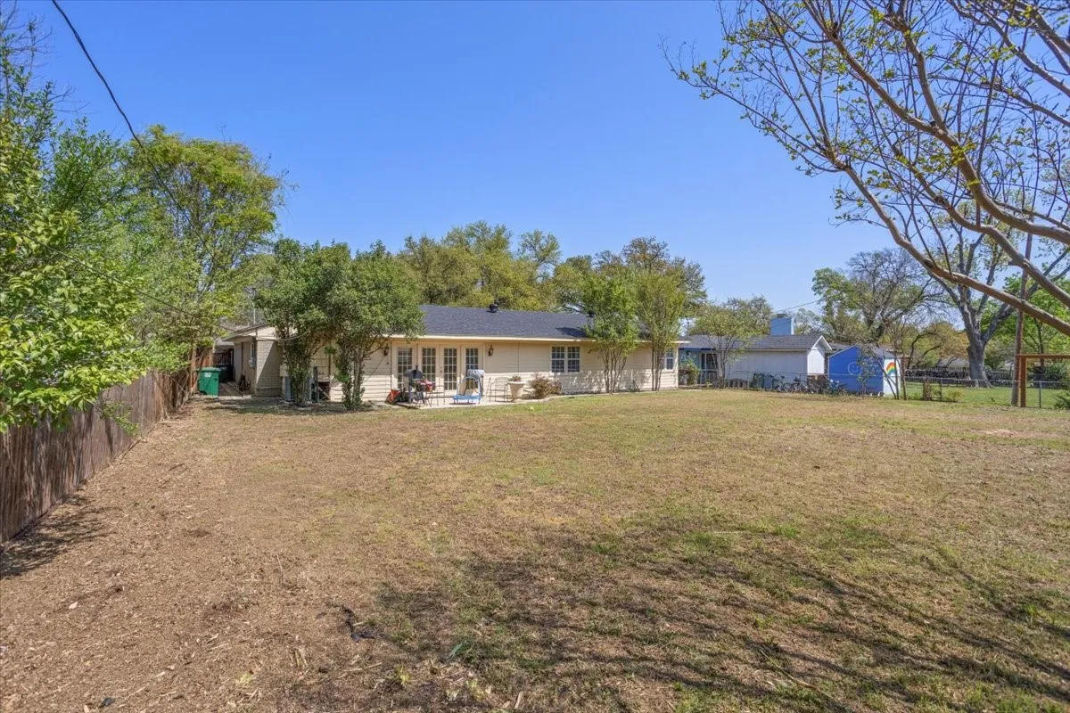 Single Family Residence For Rent in Tarrant County , 4109 Bilglade Road, Fort Worth, Texas 76109, 3 Bedrooms, 2 Bathrooms, 2 Garage spaces, 1,561 Sqft, built in 1955, Preowned, Price $2,900, mls#21191564, Real Estate Agent in Fort Worth, Homes For Rent in Tarrant county, Homes For Rent in Fort Worth, Realtor in Fort Worth Texas, Real Estate Brokerage Independent Realty Texas, Luminita Cordes Realtor