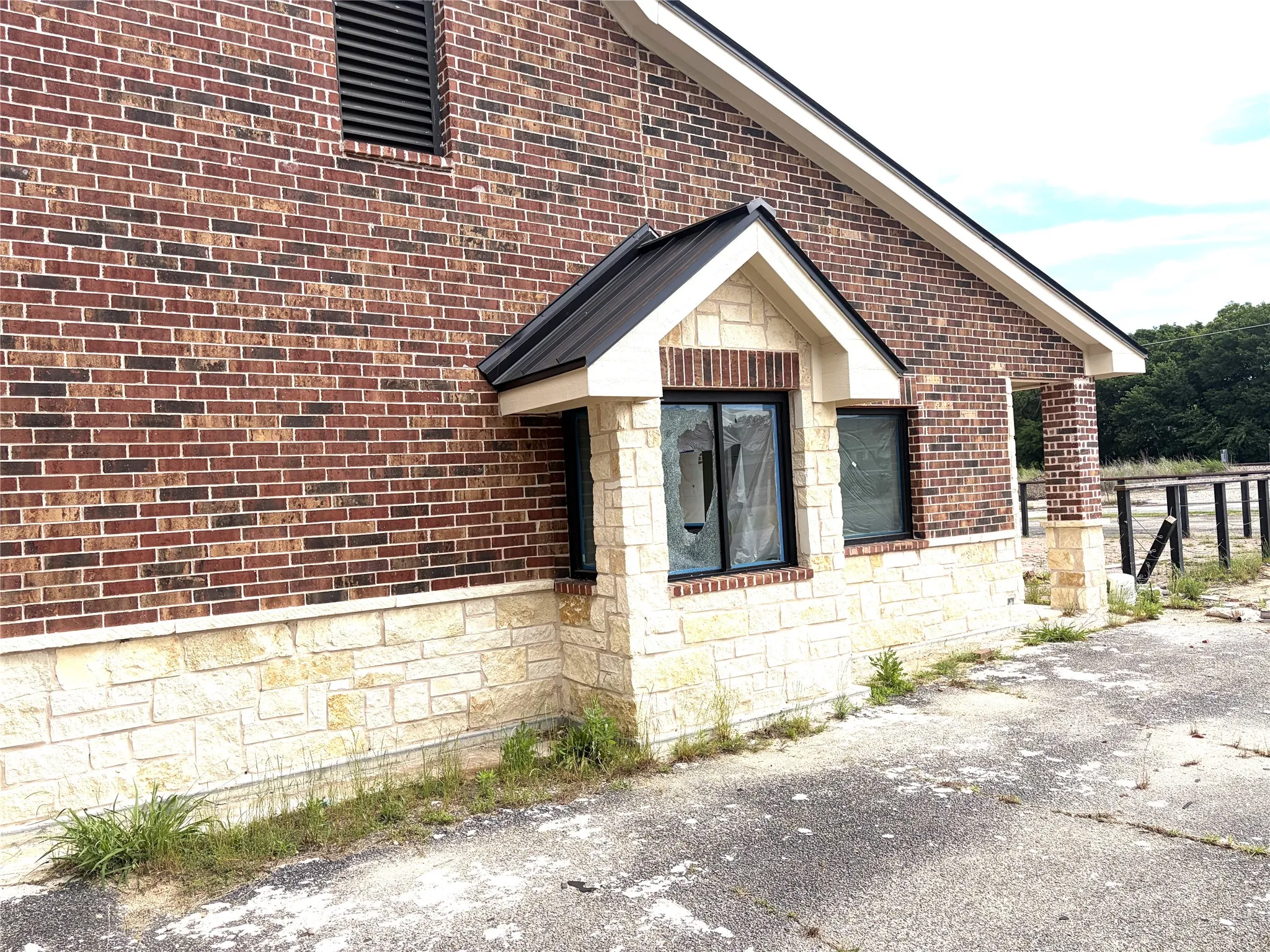 Retail For Sale in Grayson County , 900 N Broughton Street, Sherman, Texas 75090, 0, 0, Garage spaces, 0 Sqft, built in 1988, Preowned, Price $549,000, mls#21192586, Real Estate Agent in Sherman, Homes For Sale in Grayson county, Homes For Sale in Sherman, Realtor in Sherman Texas, Real Estate Brokerage Independent Realty Texas, Luminita Cordes Realtor