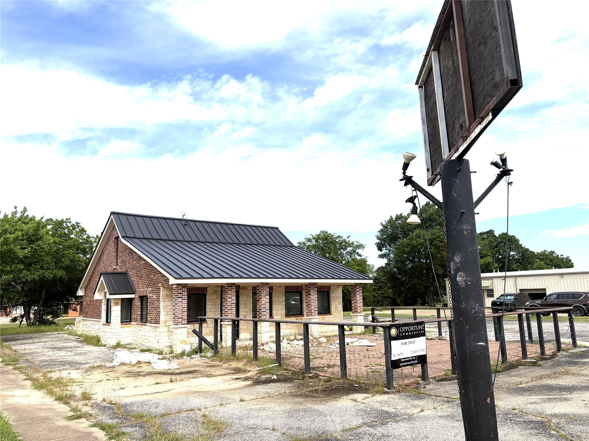 Retail For Sale in Grayson County , 900 N Broughton Street, Sherman, Texas 75090, 0, 0, Garage spaces, 0 Sqft, built in 1988, Preowned, Price $549,000, mls#21192586, Real Estate Agent in Sherman, Homes For Sale in Grayson county, Homes For Sale in Sherman, Realtor in Sherman Texas, Real Estate Brokerage Independent Realty Texas, Luminita Cordes Realtor