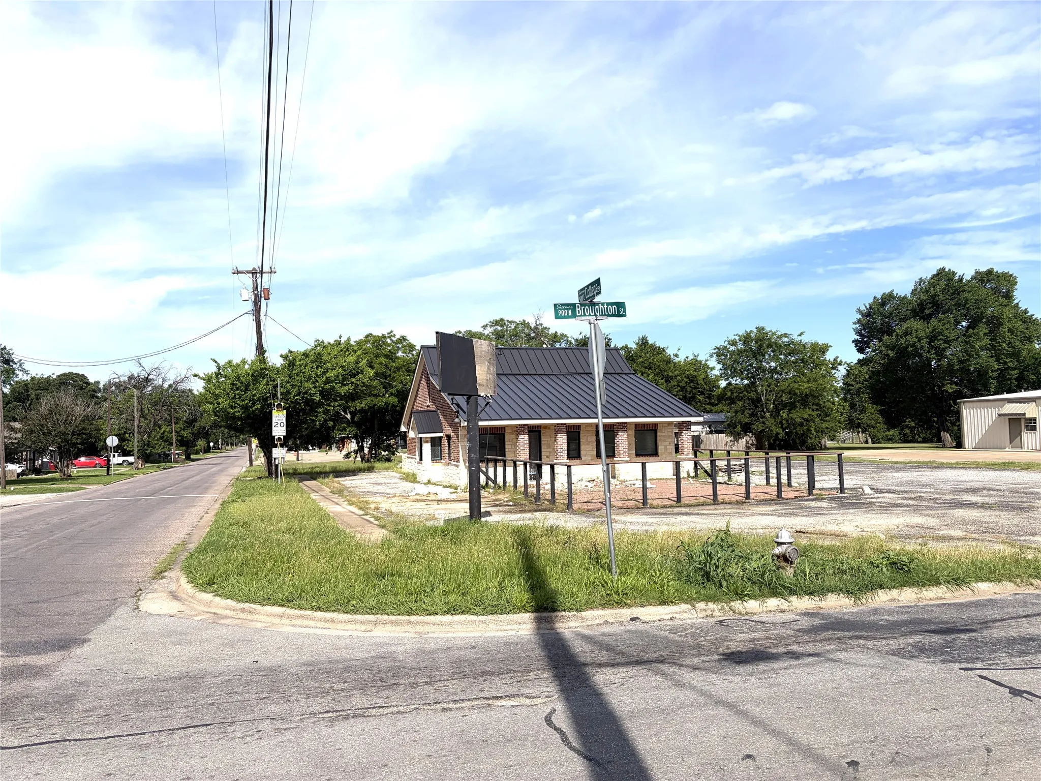 Retail For Sale in Grayson County , 900 N Broughton Street, Sherman, Texas 75090, 0, 0, Garage spaces, 0 Sqft, built in 1988, Preowned, Price $549,000, mls#21192586, Real Estate Agent in Sherman, Homes For Sale in Grayson county, Homes For Sale in Sherman, Realtor in Sherman Texas, Real Estate Brokerage Independent Realty Texas, Luminita Cordes Realtor