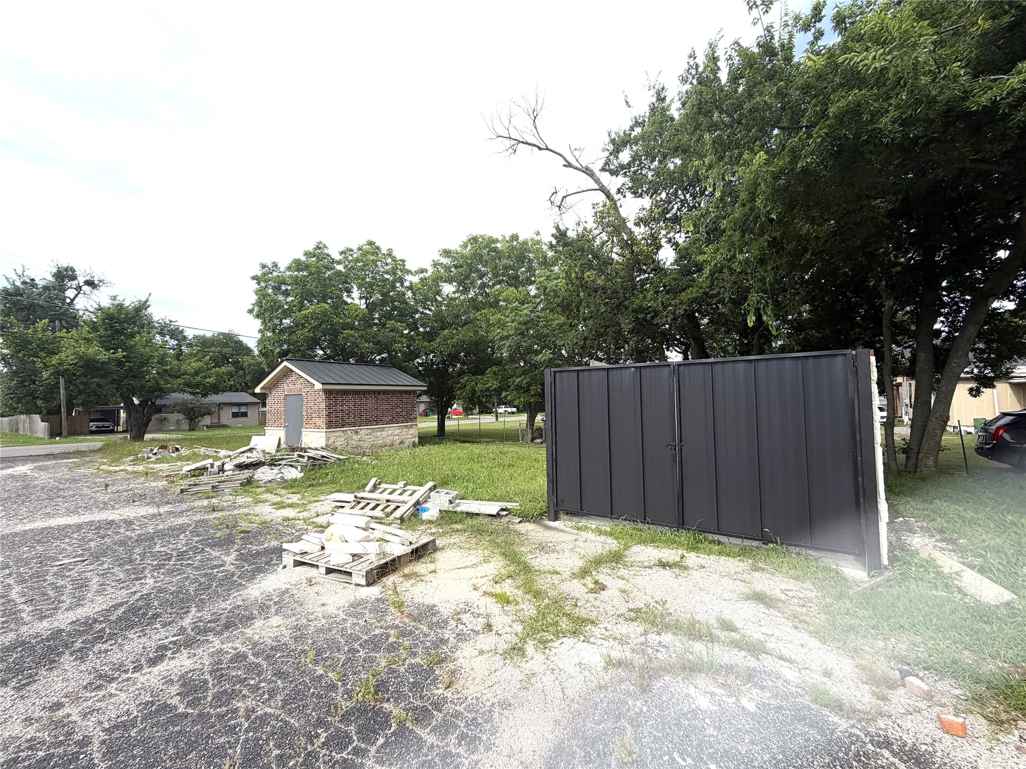 Retail For Sale in Grayson County , 900 N Broughton Street, Sherman, Texas 75090, 0, 0, Garage spaces, 0 Sqft, built in 1988, Preowned, Price $549,000, mls#21192586, Real Estate Agent in Sherman, Homes For Sale in Grayson county, Homes For Sale in Sherman, Realtor in Sherman Texas, Real Estate Brokerage Independent Realty Texas, Luminita Cordes Realtor