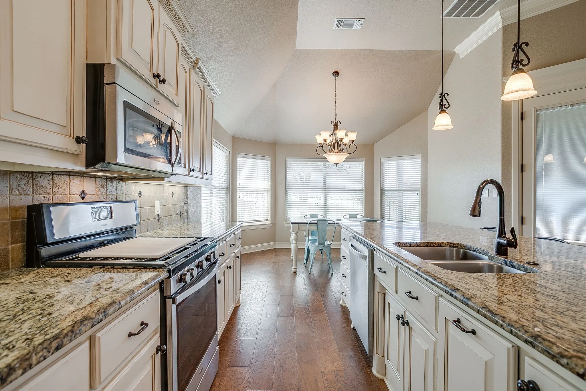 Single Family Residence For Sale in Hood County , 3303 Ferry Boat Lane, Granbury, Texas 76049, 4 Bedroom, 2 Bathroom, 2 Garage spaces, 2,282 Sqft, built in 2012, mls#21192577, Real Estate Agent in Granbury, Homes For Sale in Hood county, Homes For Sale in Granbury, Realtor in Granbury Texas, Real Estate Brokerage Independent Realty Texas, Luminita Cordes Realtor