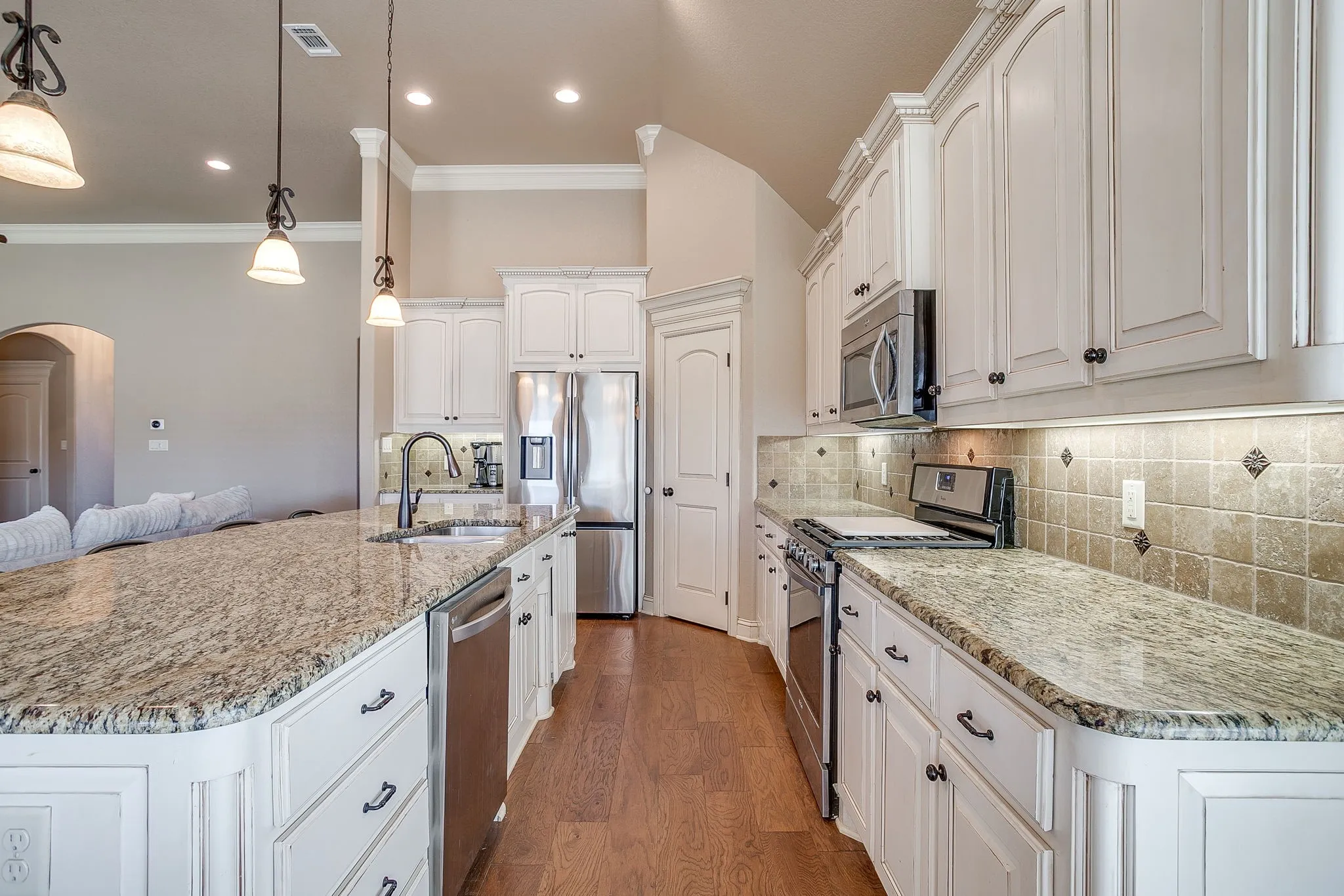 Single Family Residence For Sale in Hood County , 3303 Ferry Boat Lane, Granbury, Texas 76049, 4 Bedroom, 2 Bathroom, 2 Garage spaces, 2,282 Sqft, built in 2012, mls#21192577, Real Estate Agent in Granbury, Homes For Sale in Hood county, Homes For Sale in Granbury, Realtor in Granbury Texas, Real Estate Brokerage Independent Realty Texas, Luminita Cordes Realtor