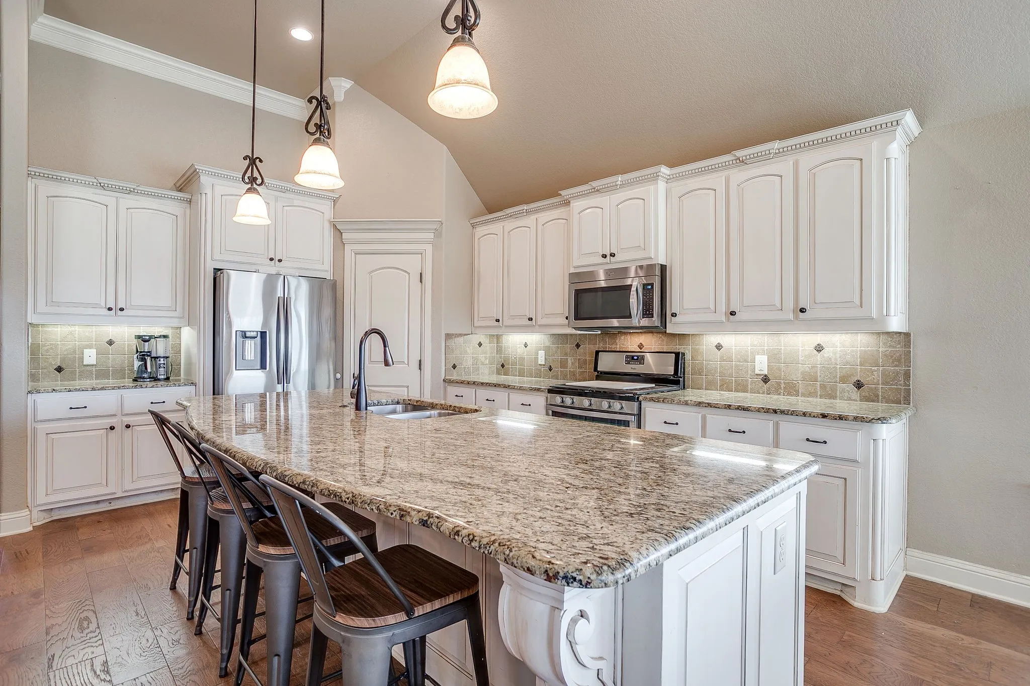 Kitchen of 3303 Ferry Boat Ln, Granbury Texas