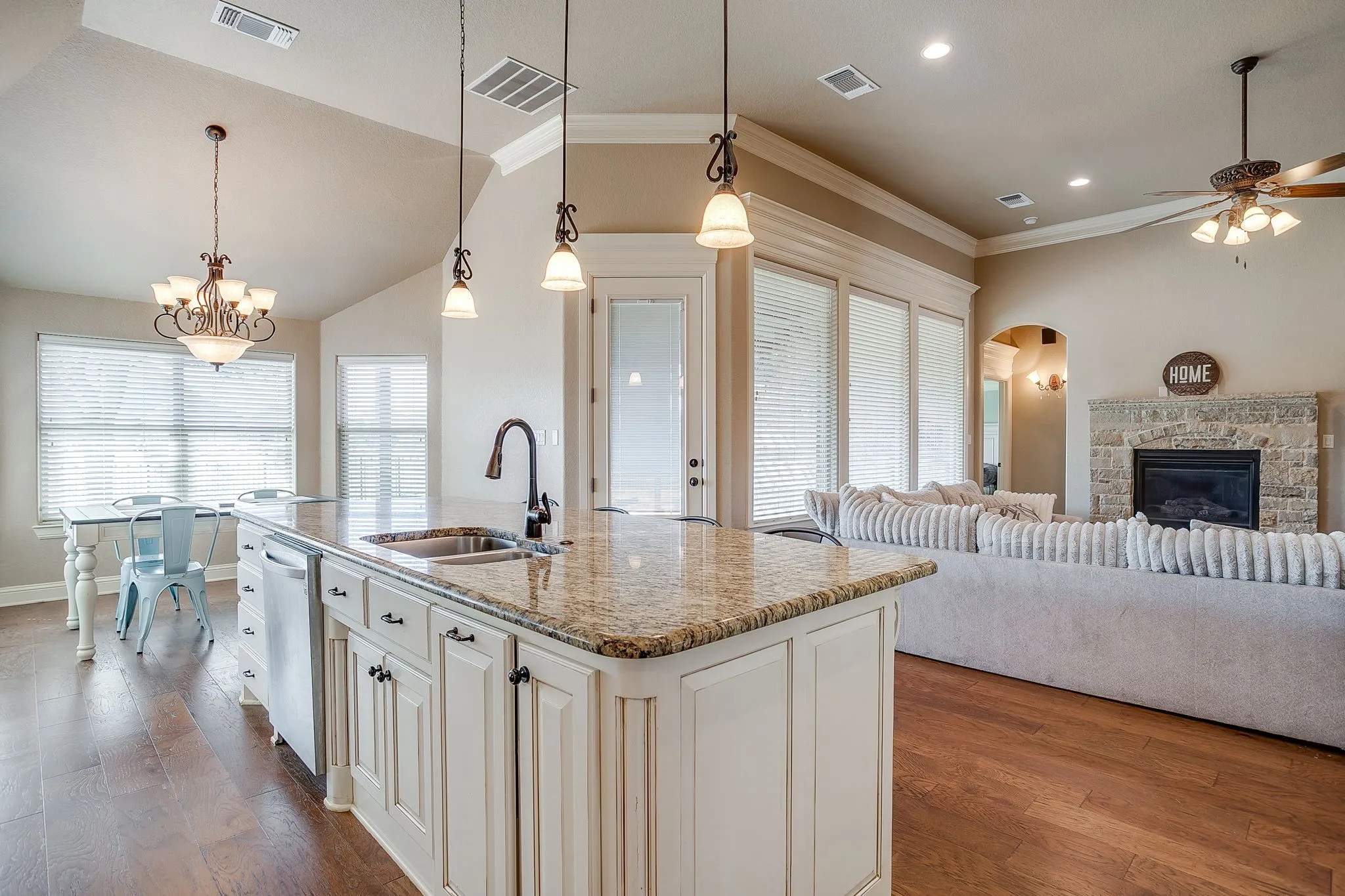 Single Family Residence For Sale in Hood County , 3303 Ferry Boat Lane, Granbury, Texas 76049, 4 Bedroom, 2 Bathroom, 2 Garage spaces, 2,282 Sqft, built in 2012, mls#21192577, Real Estate Agent in Granbury, Homes For Sale in Hood county, Homes For Sale in Granbury, Realtor in Granbury Texas, Real Estate Brokerage Independent Realty Texas, Luminita Cordes Realtor