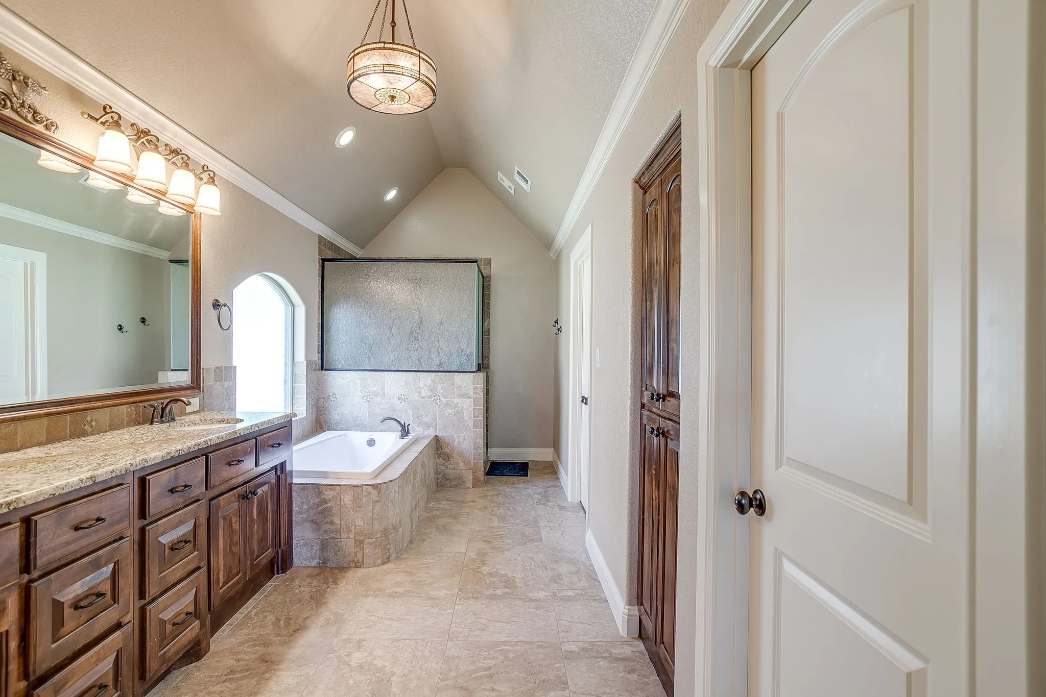 Single Family Residence For Sale in Hood County , 3303 Ferry Boat Lane, Granbury, Texas 76049, 4 Bedroom, 2 Bathroom, 2 Garage spaces, 2,282 Sqft, built in 2012, mls#21192577, Real Estate Agent in Granbury, Homes For Sale in Hood county, Homes For Sale in Granbury, Realtor in Granbury Texas, Real Estate Brokerage Independent Realty Texas, Luminita Cordes Realtor
