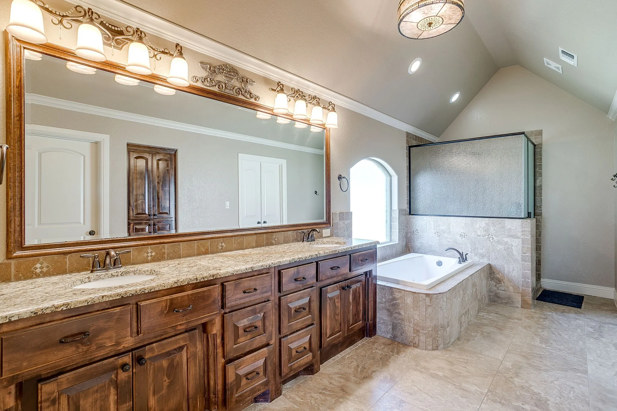 Single Family Residence For Sale in Hood County , 3303 Ferry Boat Lane, Granbury, Texas 76049, 4 Bedroom, 2 Bathroom, 2 Garage spaces, 2,282 Sqft, built in 2012, mls#21192577, Real Estate Agent in Granbury, Homes For Sale in Hood county, Homes For Sale in Granbury, Realtor in Granbury Texas, Real Estate Brokerage Independent Realty Texas, Luminita Cordes Realtor