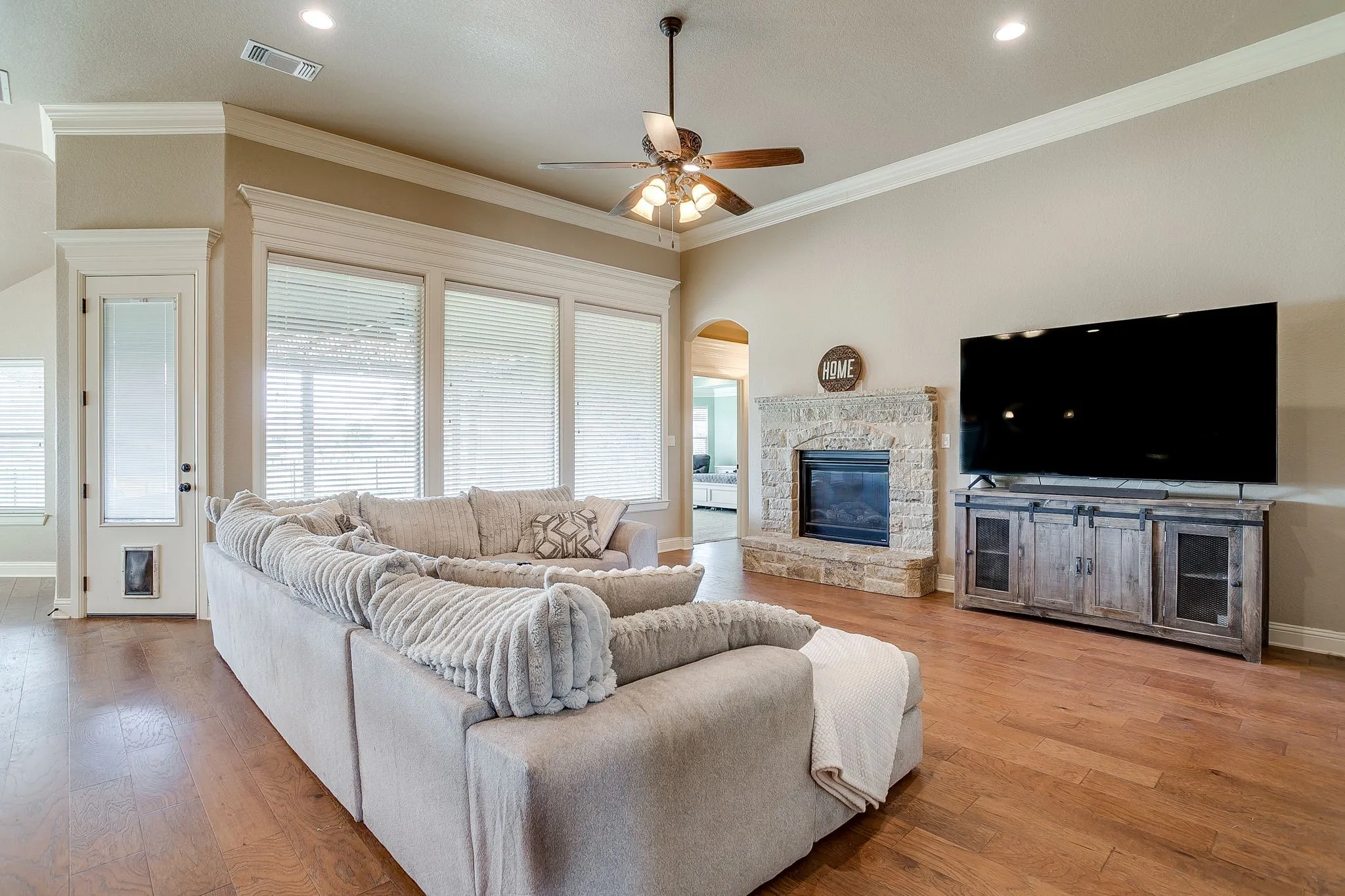 Living Room of 3303 Ferry Boat Ln, Granbury Texas