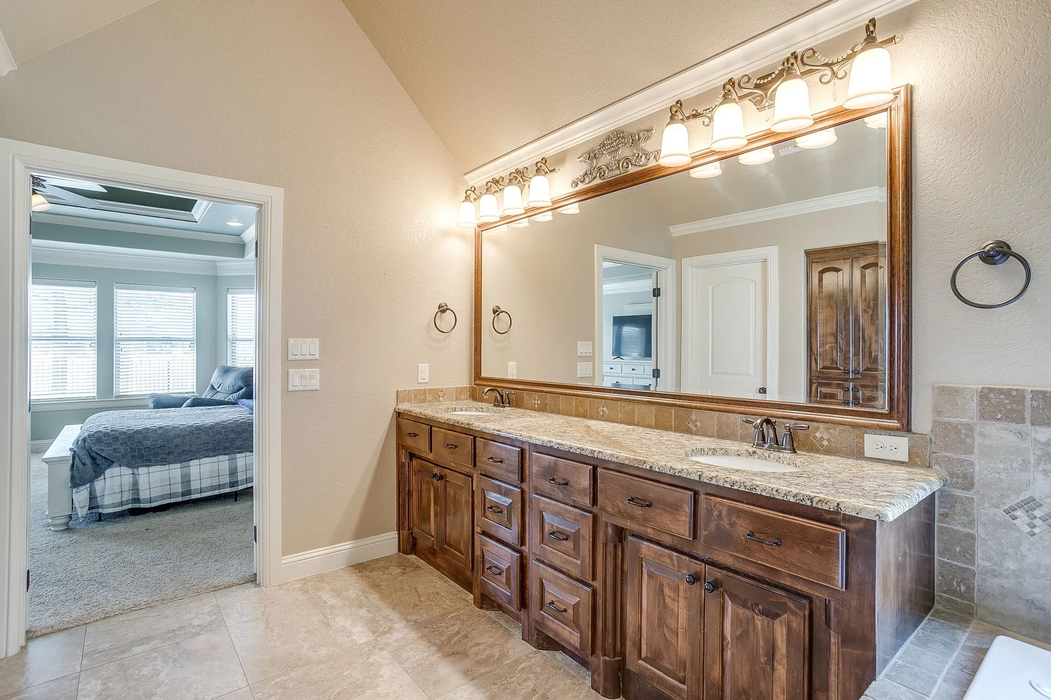 Single Family Residence For Sale in Hood County , 3303 Ferry Boat Lane, Granbury, Texas 76049, 4 Bedroom, 2 Bathroom, 2 Garage spaces, 2,282 Sqft, built in 2012, mls#21192577, Real Estate Agent in Granbury, Homes For Sale in Hood county, Homes For Sale in Granbury, Realtor in Granbury Texas, Real Estate Brokerage Independent Realty Texas, Luminita Cordes Realtor