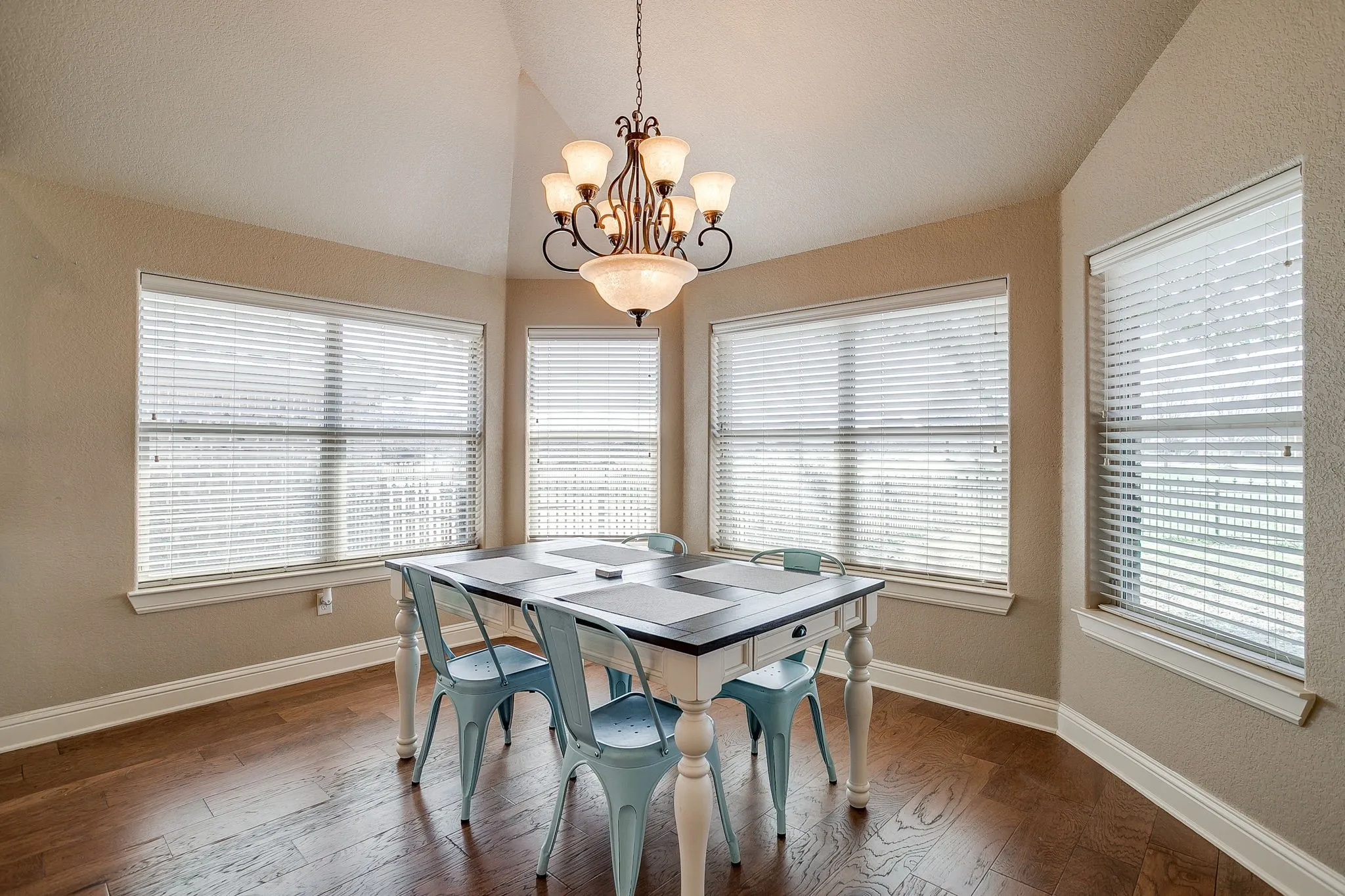 Single Family Residence For Sale in Hood County , 3303 Ferry Boat Lane, Granbury, Texas 76049, 4 Bedroom, 2 Bathroom, 2 Garage spaces, 2,282 Sqft, built in 2012, mls#21192577, Real Estate Agent in Granbury, Homes For Sale in Hood county, Homes For Sale in Granbury, Realtor in Granbury Texas, Real Estate Brokerage Independent Realty Texas, Luminita Cordes Realtor