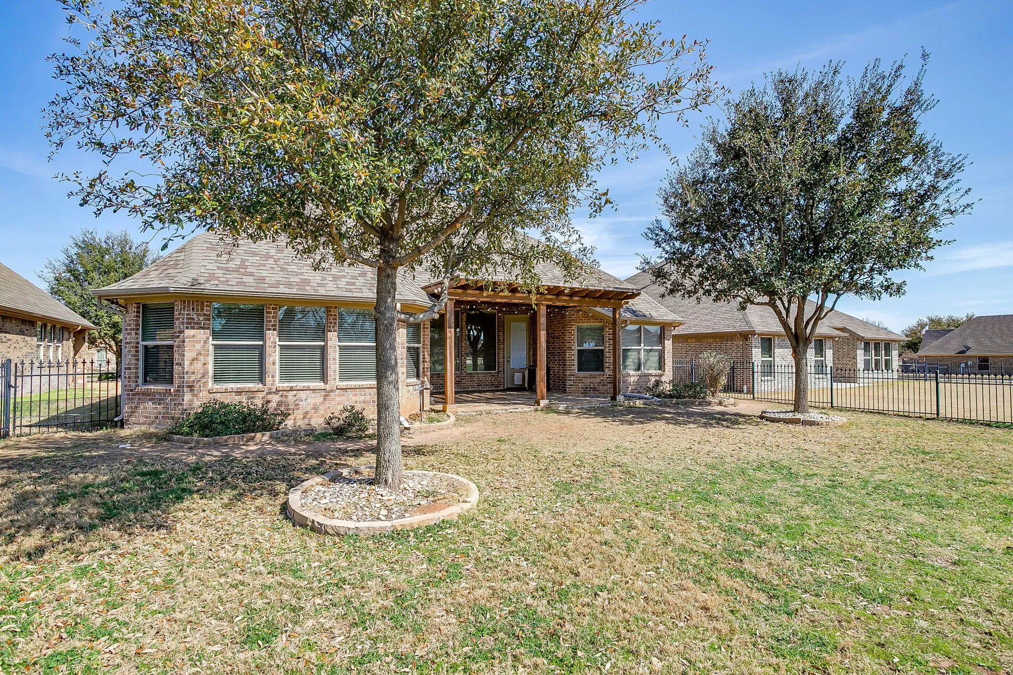 Single Family Residence For Sale in Hood County , 3303 Ferry Boat Lane, Granbury, Texas 76049, 4 Bedroom, 2 Bathroom, 2 Garage spaces, 2,282 Sqft, built in 2012, mls#21192577, Real Estate Agent in Granbury, Homes For Sale in Hood county, Homes For Sale in Granbury, Realtor in Granbury Texas, Real Estate Brokerage Independent Realty Texas, Luminita Cordes Realtor