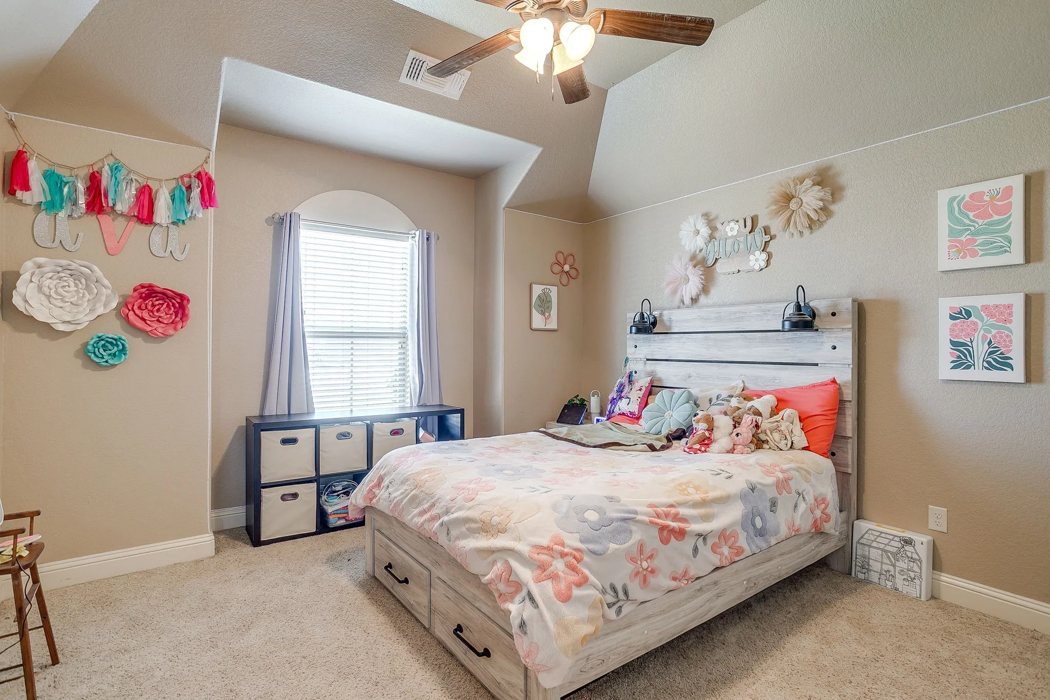 Single Family Residence For Sale in Hood County , 3303 Ferry Boat Lane, Granbury, Texas 76049, 4 Bedroom, 2 Bathroom, 2 Garage spaces, 2,282 Sqft, built in 2012, mls#21192577, Real Estate Agent in Granbury, Homes For Sale in Hood county, Homes For Sale in Granbury, Realtor in Granbury Texas, Real Estate Brokerage Independent Realty Texas, Luminita Cordes Realtor