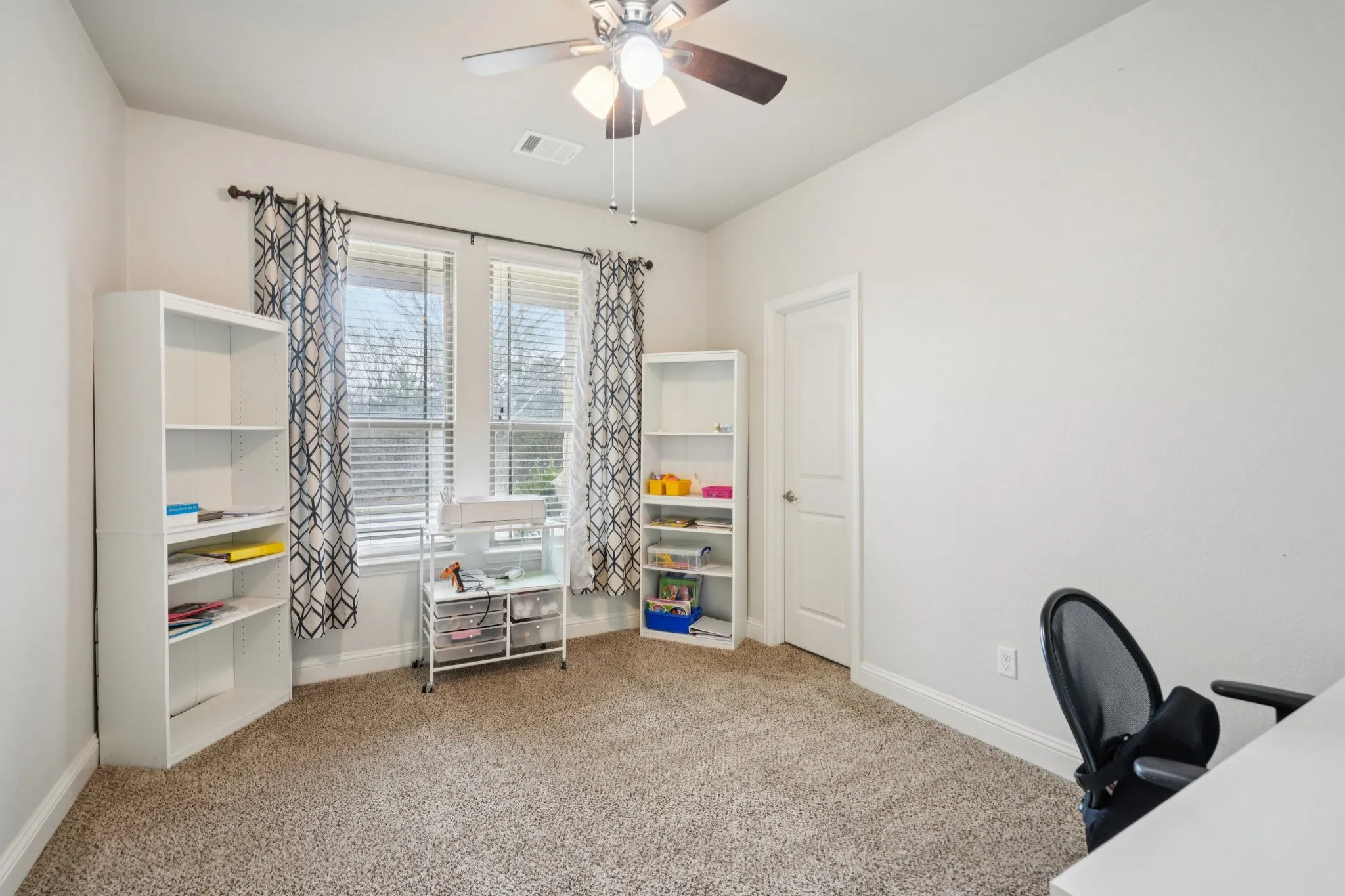 Single Family Residence For Sale in Ellis County , 453 Lake Park Drive, Midlothian, Texas 76065, 4 Bedroom, 3 Bathroom, 2 Garage spaces, 2,778 Sqft, built in 2017, Preowned, mls#21192599, Real Estate Agent in Midlothian, Homes For Sale in Ellis county, Homes For Sale in Midlothian, Realtor in Midlothian Texas, Real Estate Brokerage Independent Realty Texas, Luminita Cordes Realtor