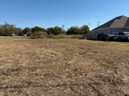 Improved Land For Sale in Ellis County , 1002 S Smith Street, Ennis, Texas 75119, 0, 0, Garage spaces, 0 Sqft, built in 0, Price $29,900, mls#21192621, Real Estate Agent in Ennis, Homes For Sale in Ellis county, Homes For Sale in Ennis, Realtor in Ennis Texas, Real Estate Brokerage Independent Realty Texas, Luminita Cordes Realtor