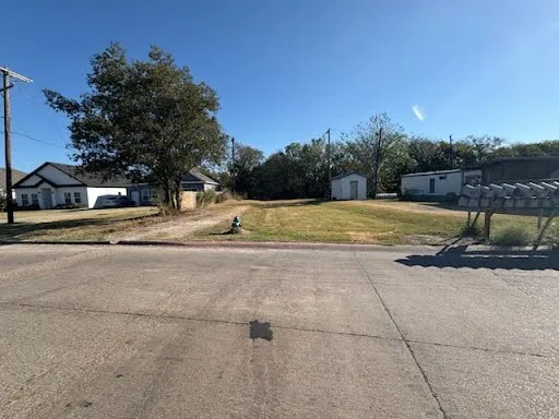 Improved Land For Sale in Ellis County , 1002 S Smith Street, Ennis, Texas 75119, 0, 0, Garage spaces, 0 Sqft, built in 0, Price $29,900, mls#21192621, Real Estate Agent in Ennis, Homes For Sale in Ellis county, Homes For Sale in Ennis, Realtor in Ennis Texas, Real Estate Brokerage Independent Realty Texas, Luminita Cordes Realtor